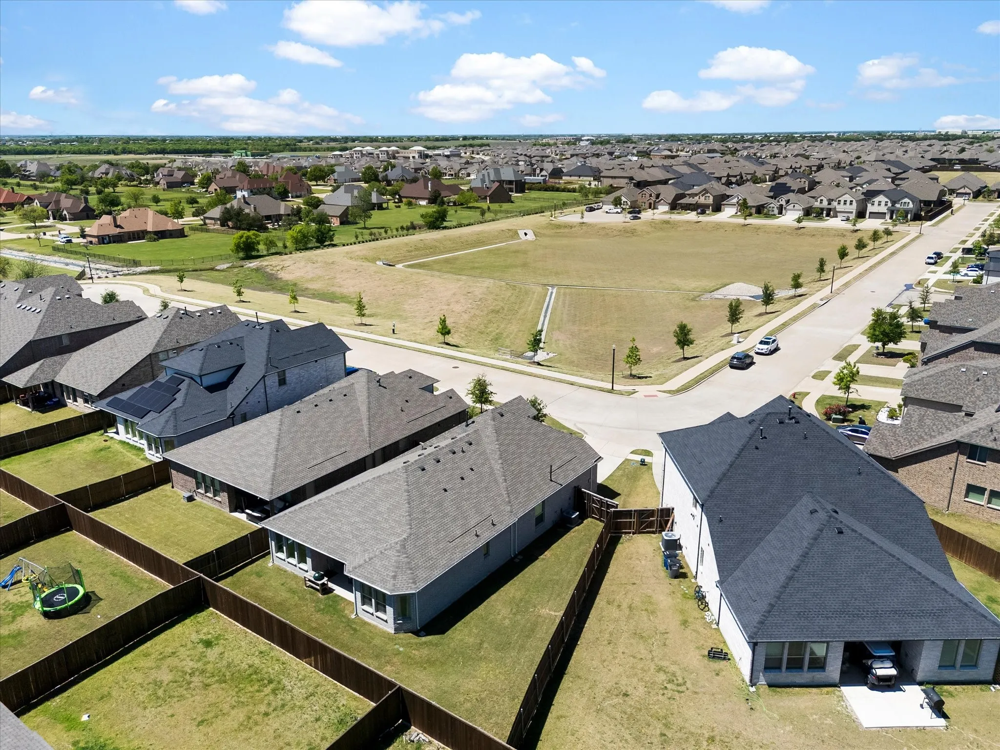 Single Family Residence For Sale in Kaufman County , 1872 Big Spring Drive, Forney, Texas 75126, 4 Bedroom, 3 Bathroom, 2 Garage spaces, 2,074 Sqft, built in 2021, Preowned, mls#21230415, Real Estate Agent in Forney, Homes For Sale in Kaufman county, Homes For Sale in Forney, Realtor in Forney Texas, Real Estate Brokerage Independent Realty Texas, Luminita Cordes Realtor