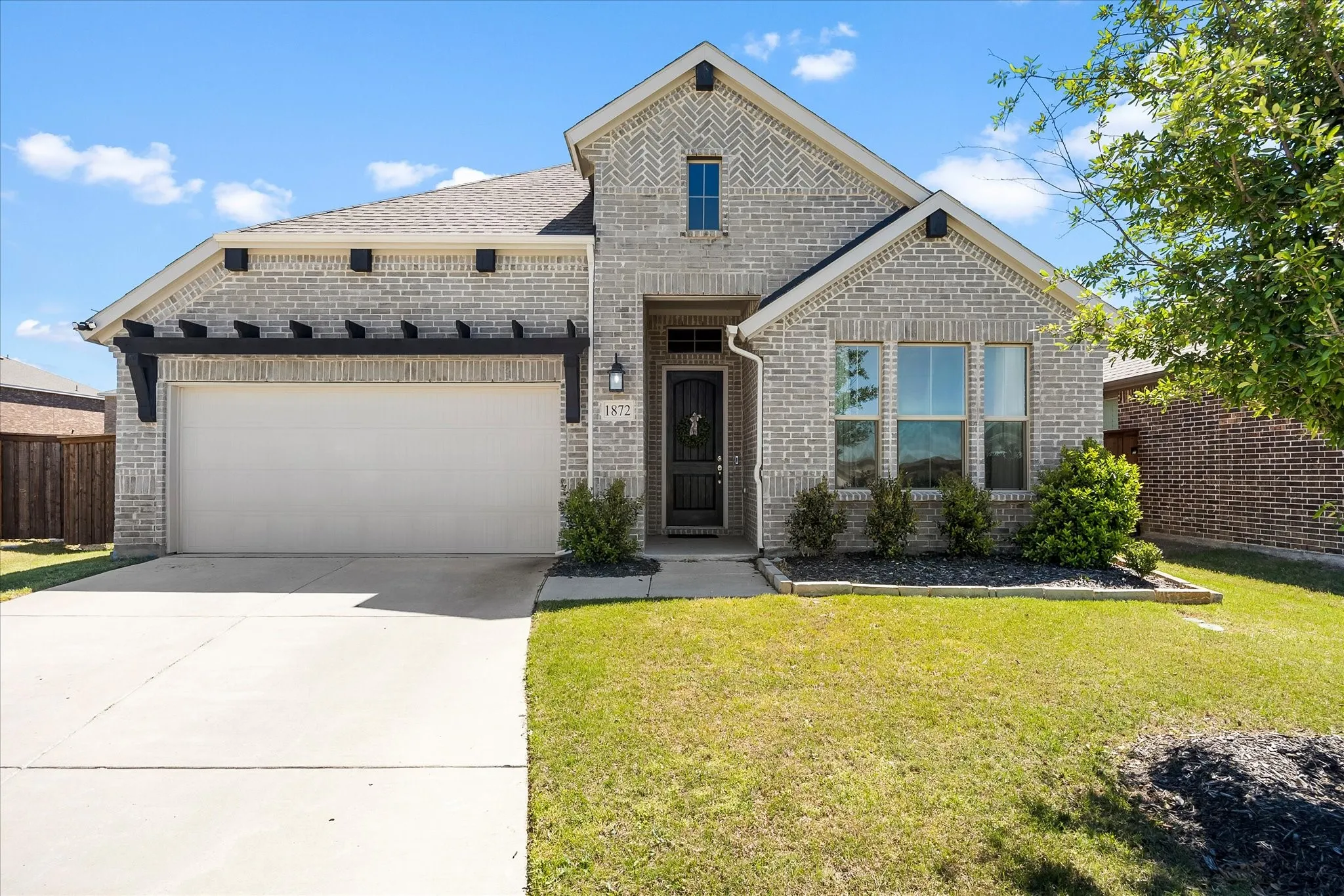 Single Family Residence For Sale in Kaufman County , 1872 Big Spring Drive, Forney, Texas 75126, 4 Bedroom, 3 Bathroom, 2 Garage spaces, 2,074 Sqft, built in 2021, Preowned, mls#21230415, Real Estate Agent in Forney, Homes For Sale in Kaufman county, Homes For Sale in Forney, Realtor in Forney Texas, Real Estate Brokerage Independent Realty Texas, Luminita Cordes Realtor