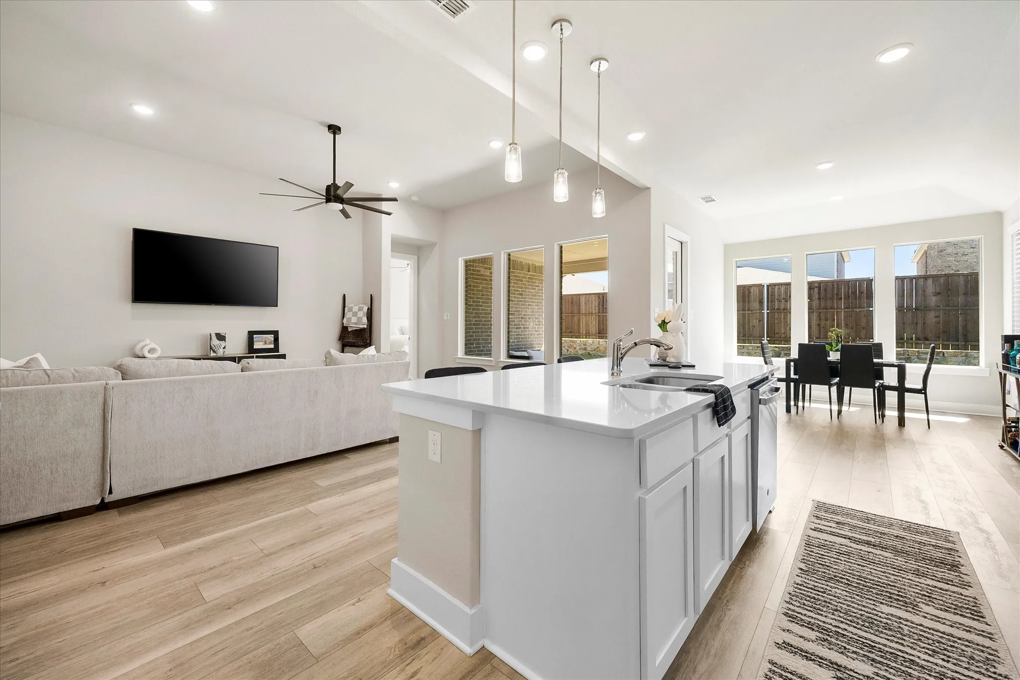 Single Family Residence For Sale in Kaufman County , 1872 Big Spring Drive, Forney, Texas 75126, 4 Bedroom, 3 Bathroom, 2 Garage spaces, 2,074 Sqft, built in 2021, Preowned, mls#21230415, Real Estate Agent in Forney, Homes For Sale in Kaufman county, Homes For Sale in Forney, Realtor in Forney Texas, Real Estate Brokerage Independent Realty Texas, Luminita Cordes Realtor