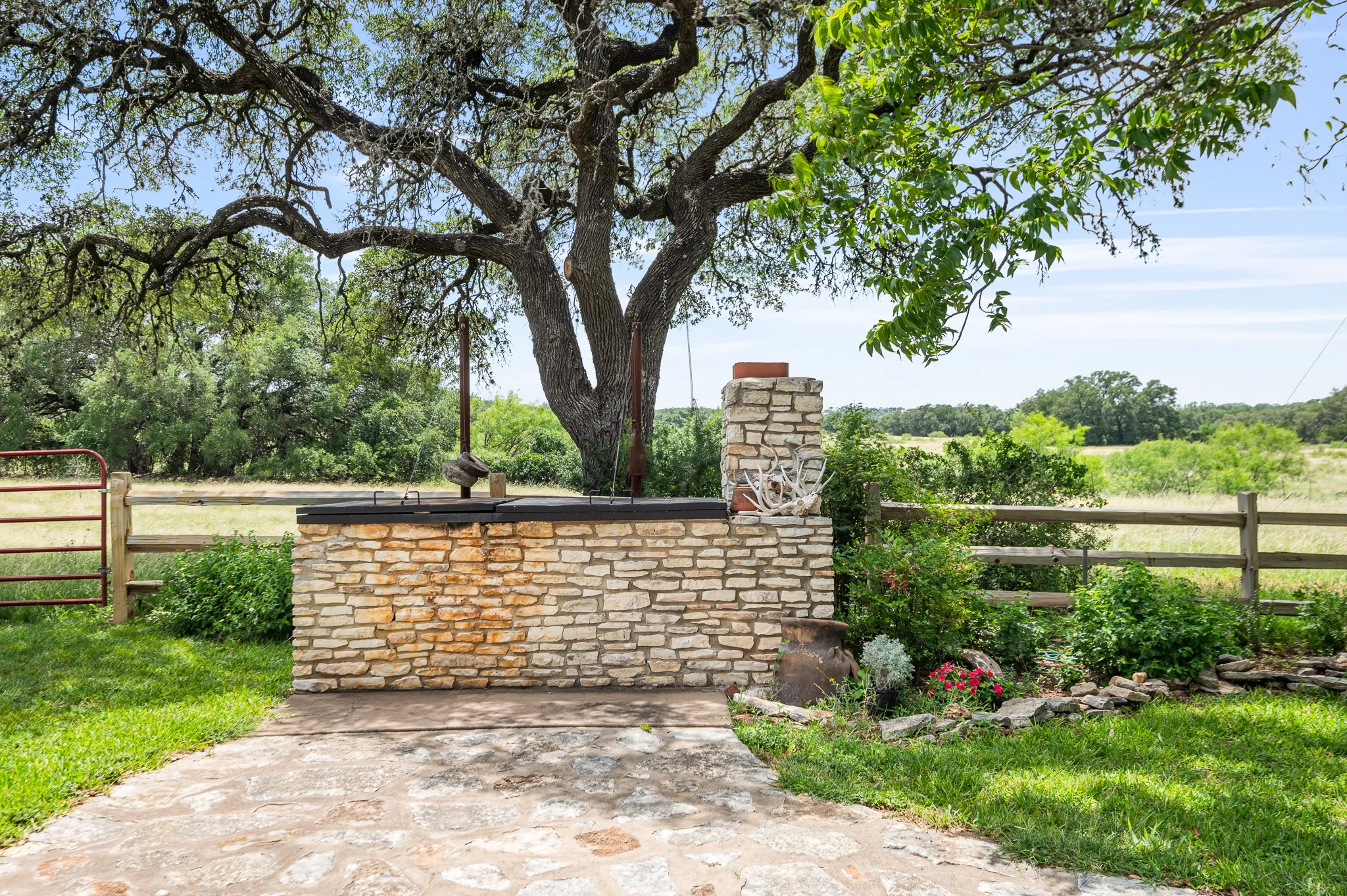Single Family Residence For Sale in Burnet County , 0 CR 409, Spicewood, Texas 78669, 3 Bedrooms, 3 Bathrooms, Garage spaces, 2,182 Sqft, built in 1986, Price $10,500,000, mls#21231520, Real Estate Agent in Spicewood, Homes For Sale in Burnet county, Homes For Sale in Spicewood, Realtor in Spicewood Texas, Real Estate Brokerage Independent Realty Texas, Luminita Cordes Realtor