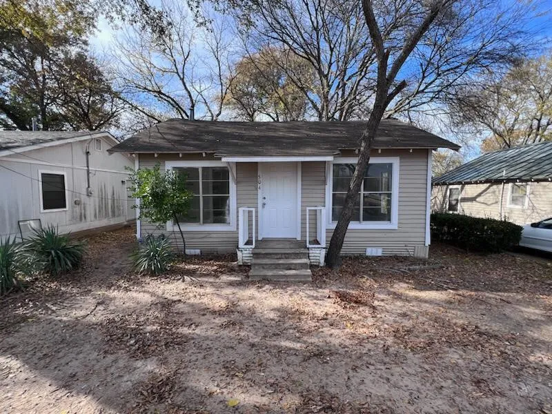 Single Family Residence For Rent in Hopkins County , 504 Lamar Street, Sulphur Springs, Texas 75482, 1 Bedroom, 1 Bathroom, Garage spaces, 552 Sqft, built in 1900, Price $825, mls#21231522, Real Estate Agent in Sulphur Springs, Homes For Rent in Hopkins county, Homes For Rent in Sulphur Springs, Realtor in Sulphur Springs Texas, Real Estate Brokerage Independent Realty Texas, Luminita Cordes Realtor