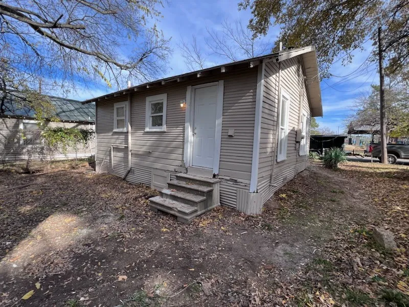 Single Family Residence For Rent in Hopkins County , 504 Lamar Street, Sulphur Springs, Texas 75482, 1 Bedroom, 1 Bathroom, Garage spaces, 552 Sqft, built in 1900, Price $825, mls#21231522, Real Estate Agent in Sulphur Springs, Homes For Rent in Hopkins county, Homes For Rent in Sulphur Springs, Realtor in Sulphur Springs Texas, Real Estate Brokerage Independent Realty Texas, Luminita Cordes Realtor
