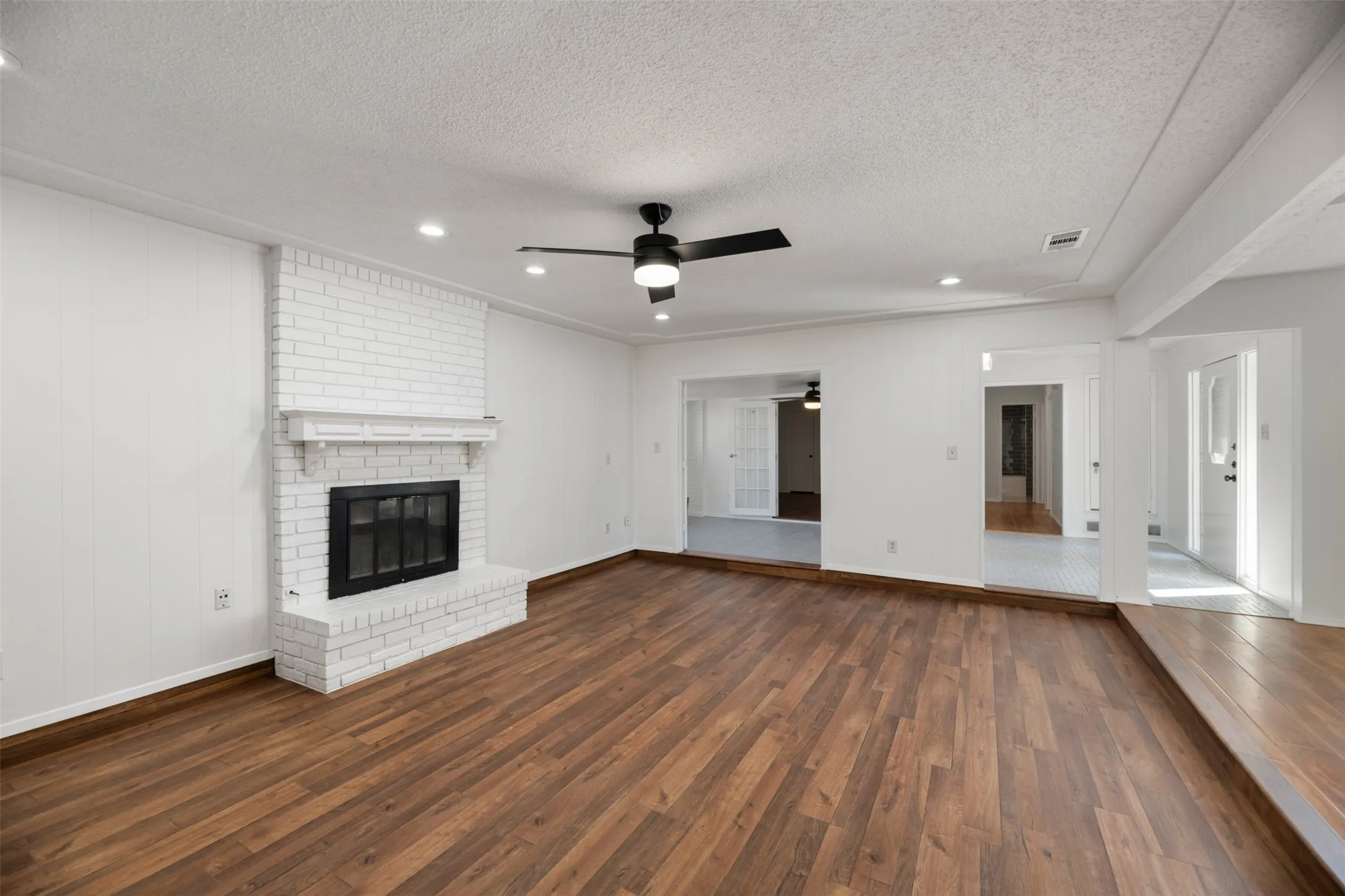 Single Family Residence For Rent in Tarrant County , 5603 Fireside Drive, Arlington, Texas 76016, 3 Bedroom, 2 Bathroom, 2 Garage spaces, 1,674 Sqft, built in 1976, Preowned, mls#21231551, Real Estate Agent in Arlington, Homes For Rent in Tarrant county, Homes For Rent in Arlington, Realtor in Arlington Texas, Real Estate Brokerage Independent Realty Texas, Luminita Cordes Realtor