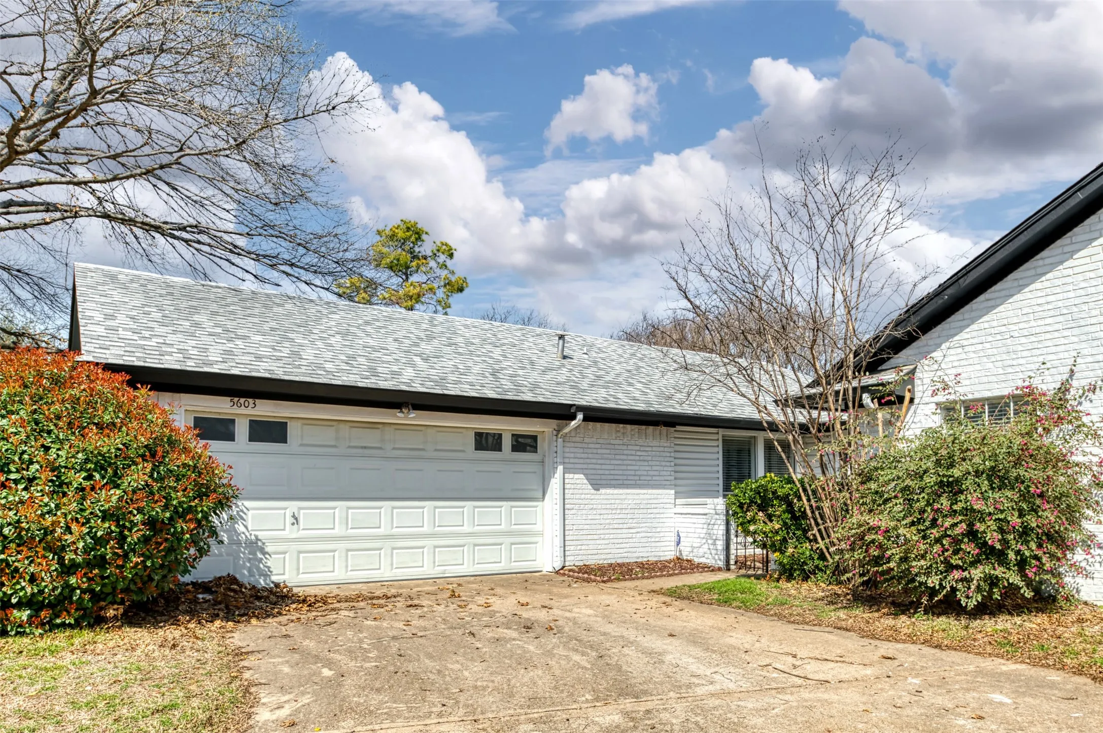 Single Family Residence For Rent in Tarrant County , 5603 Fireside Drive, Arlington, Texas 76016, 3 Bedroom, 2 Bathroom, 2 Garage spaces, 1,674 Sqft, built in 1976, Preowned, mls#21231551, Real Estate Agent in Arlington, Homes For Rent in Tarrant county, Homes For Rent in Arlington, Realtor in Arlington Texas, Real Estate Brokerage Independent Realty Texas, Luminita Cordes Realtor