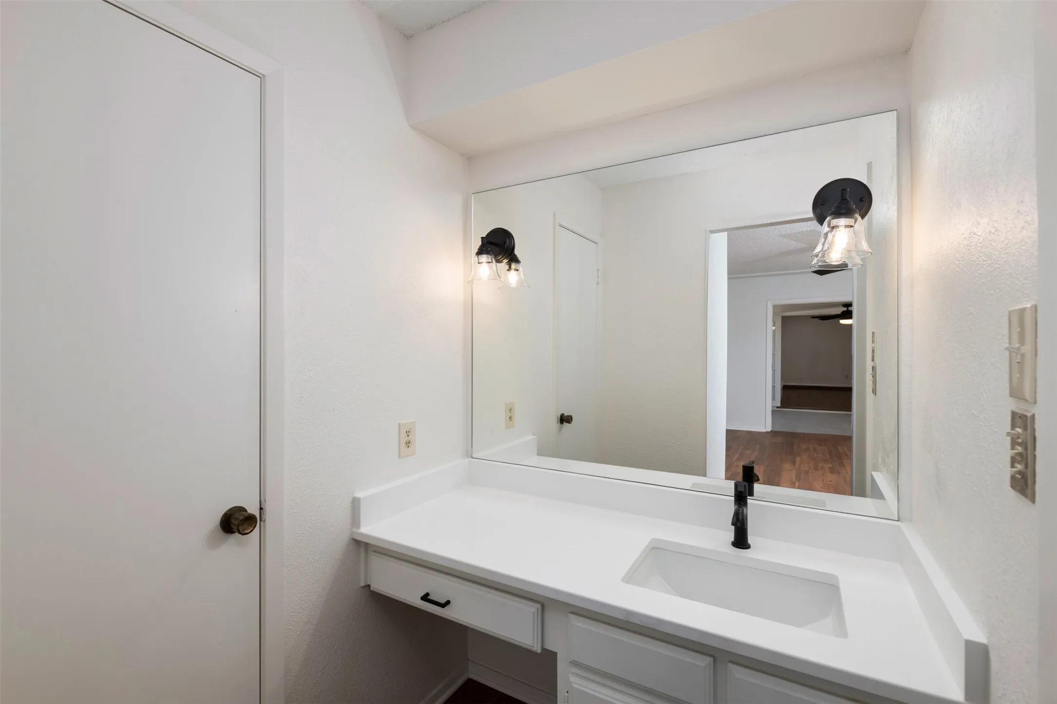 Single Family Residence For Rent in Tarrant County , 5603 Fireside Drive, Arlington, Texas 76016, 3 Bedroom, 2 Bathroom, 2 Garage spaces, 1,674 Sqft, built in 1976, Preowned, mls#21231551, Real Estate Agent in Arlington, Homes For Rent in Tarrant county, Homes For Rent in Arlington, Realtor in Arlington Texas, Real Estate Brokerage Independent Realty Texas, Luminita Cordes Realtor
