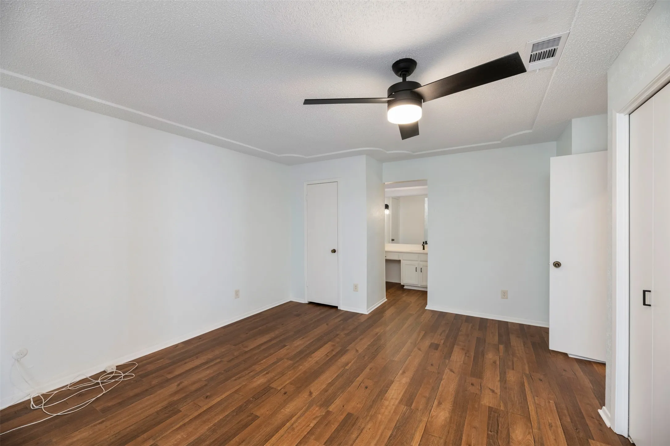 Single Family Residence For Rent in Tarrant County , 5603 Fireside Drive, Arlington, Texas 76016, 3 Bedroom, 2 Bathroom, 2 Garage spaces, 1,674 Sqft, built in 1976, Preowned, mls#21231551, Real Estate Agent in Arlington, Homes For Rent in Tarrant county, Homes For Rent in Arlington, Realtor in Arlington Texas, Real Estate Brokerage Independent Realty Texas, Luminita Cordes Realtor