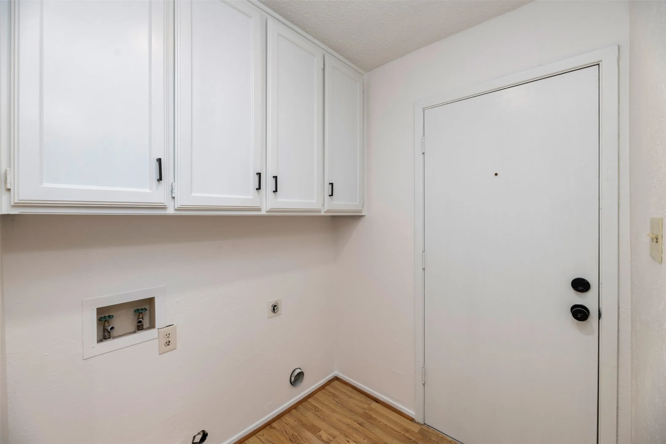Single Family Residence For Rent in Tarrant County , 5603 Fireside Drive, Arlington, Texas 76016, 3 Bedroom, 2 Bathroom, 2 Garage spaces, 1,674 Sqft, built in 1976, Preowned, mls#21231551, Real Estate Agent in Arlington, Homes For Rent in Tarrant county, Homes For Rent in Arlington, Realtor in Arlington Texas, Real Estate Brokerage Independent Realty Texas, Luminita Cordes Realtor