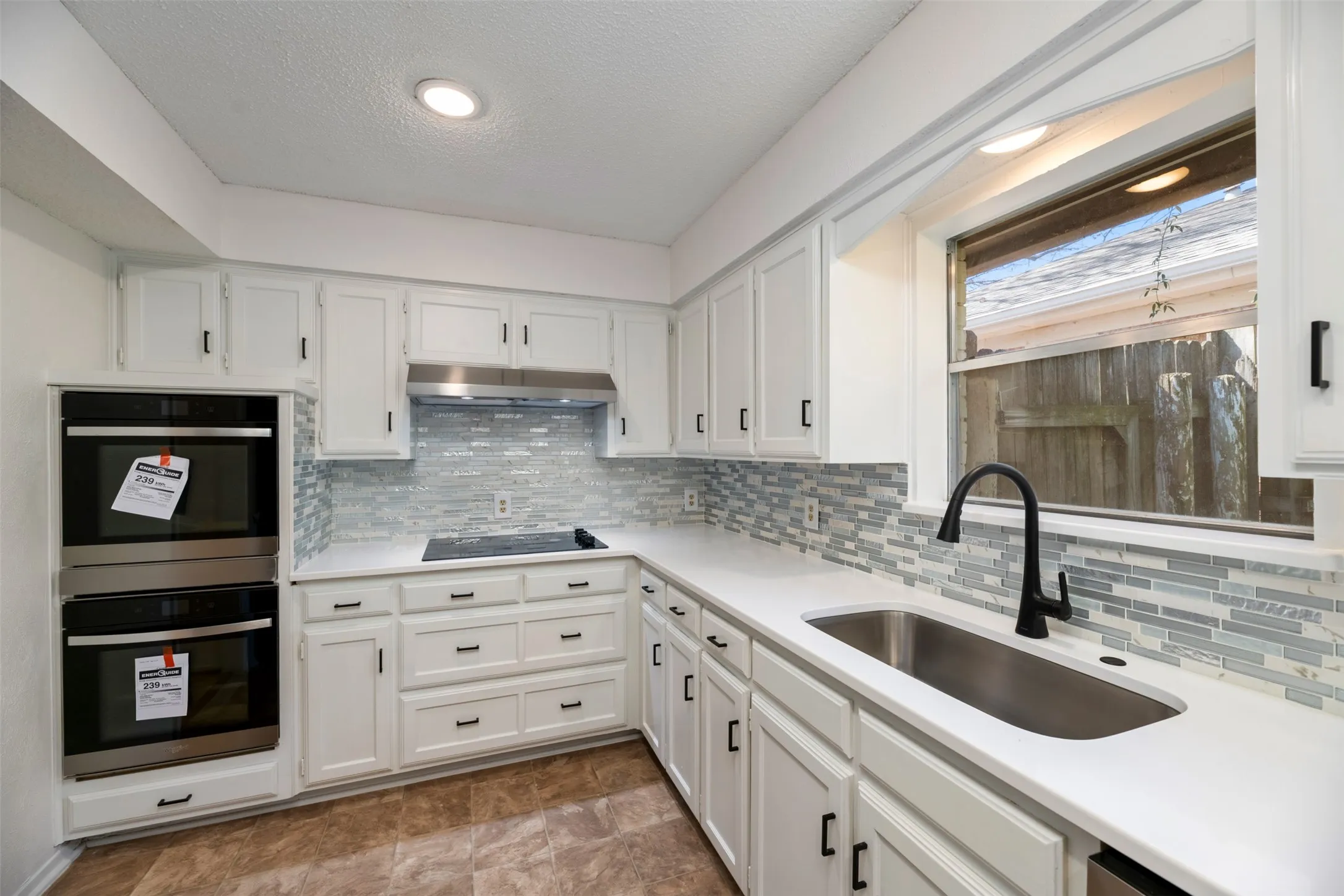 Single Family Residence For Rent in Tarrant County , 5603 Fireside Drive, Arlington, Texas 76016, 3 Bedroom, 2 Bathroom, 2 Garage spaces, 1,674 Sqft, built in 1976, Preowned, mls#21231551, Real Estate Agent in Arlington, Homes For Rent in Tarrant county, Homes For Rent in Arlington, Realtor in Arlington Texas, Real Estate Brokerage Independent Realty Texas, Luminita Cordes Realtor