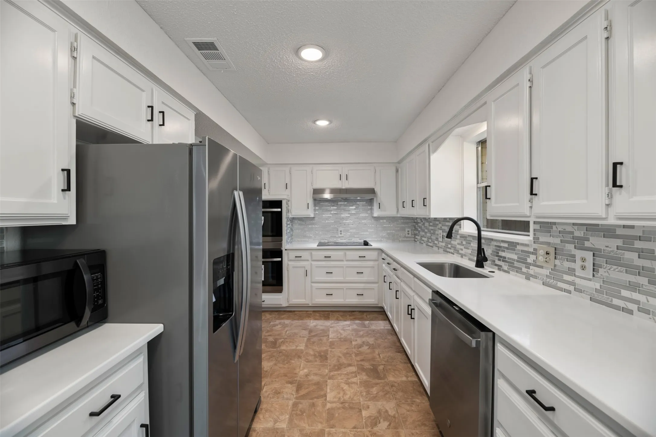 Single Family Residence For Rent in Tarrant County , 5603 Fireside Drive, Arlington, Texas 76016, 3 Bedroom, 2 Bathroom, 2 Garage spaces, 1,674 Sqft, built in 1976, Preowned, mls#21231551, Real Estate Agent in Arlington, Homes For Rent in Tarrant county, Homes For Rent in Arlington, Realtor in Arlington Texas, Real Estate Brokerage Independent Realty Texas, Luminita Cordes Realtor