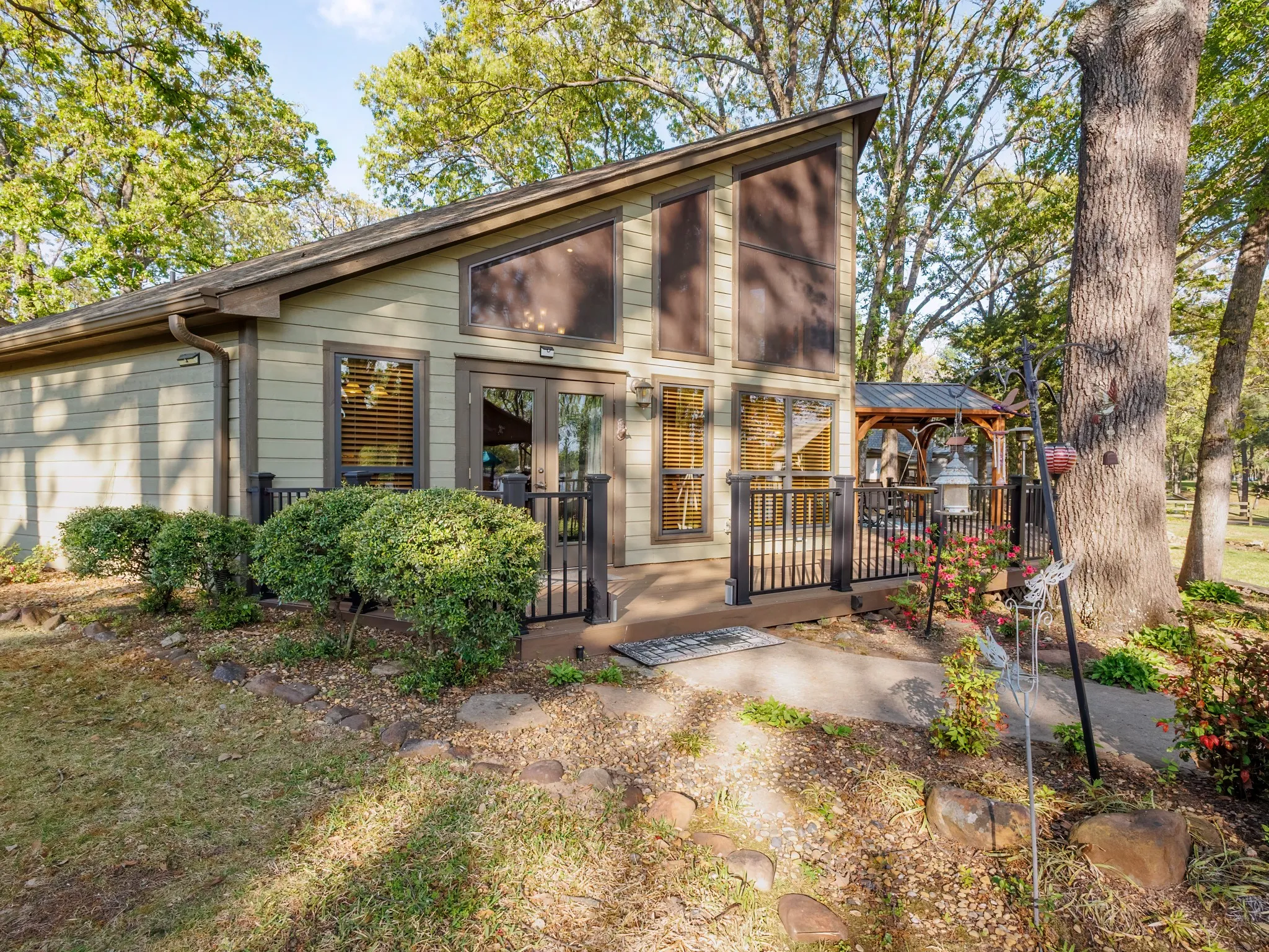 Single Family Residence For Sale in Wood County , 130 Private Road 5884, Yantis, Texas 75497, 5 Bedroom, 3 Bathroom, 2 Garage spaces, 1,635 Sqft, built in 1998, Preowned, Price $869,000, mls#21226880, Real Estate Agent in Yantis, Homes For Sale in Wood county, Homes For Sale in Yantis, Realtor in Yantis Texas, Real Estate Brokerage Independent Realty Texas, Luminita Cordes Realtor