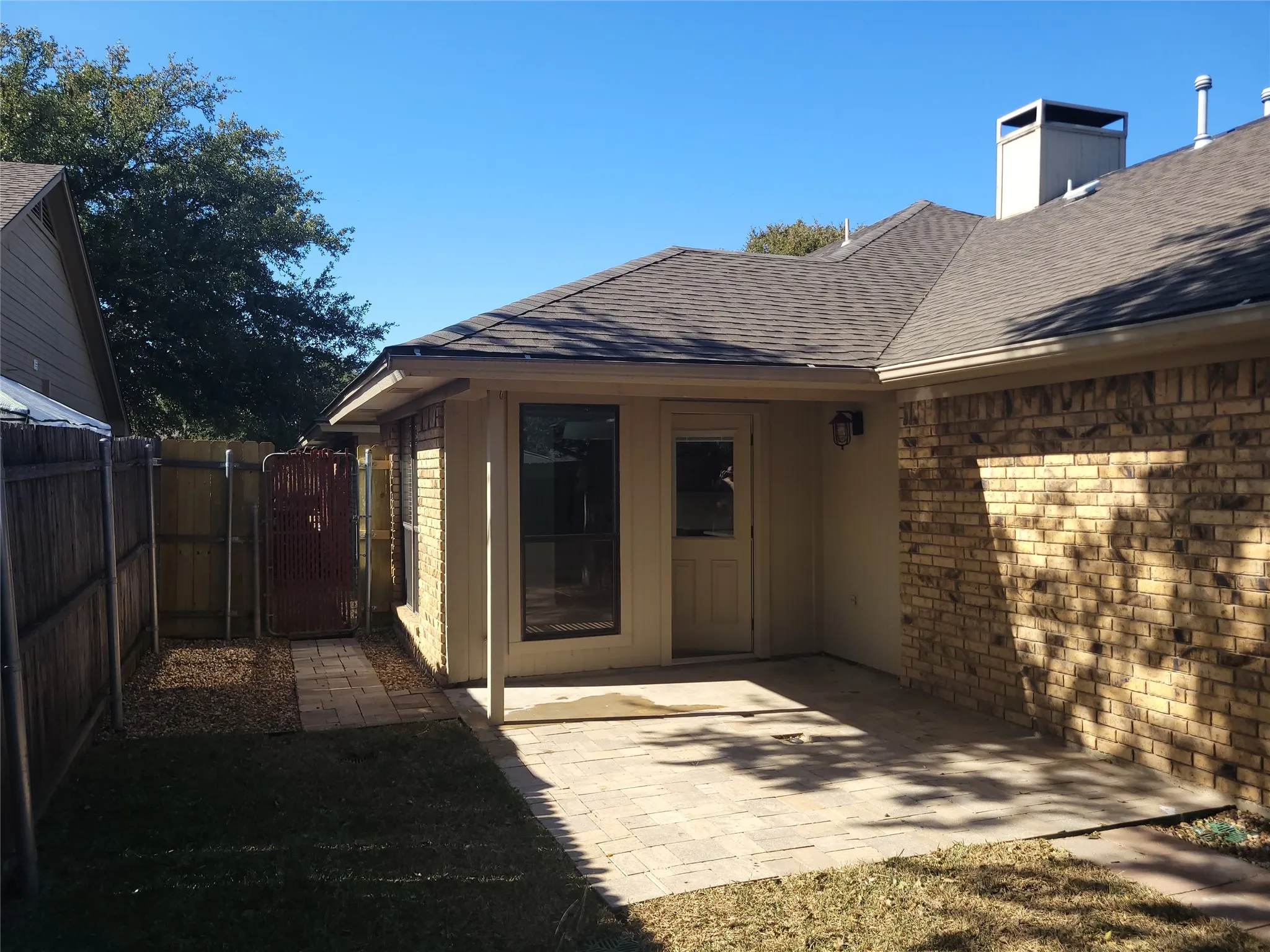 Duplex For Rent in Tarrant County , 331 DOGWOOD, Grapevine, Texas 76051, 2 Bedroom, 2 Bathroom, 2 Garage spaces, 1,350 Sqft, built in 1984, Preowned, mls#21231553, Real Estate Agent in Grapevine, Homes For Rent in Tarrant county, Homes For Rent in Grapevine, Realtor in Grapevine Texas, Real Estate Brokerage Independent Realty Texas, Luminita Cordes Realtor