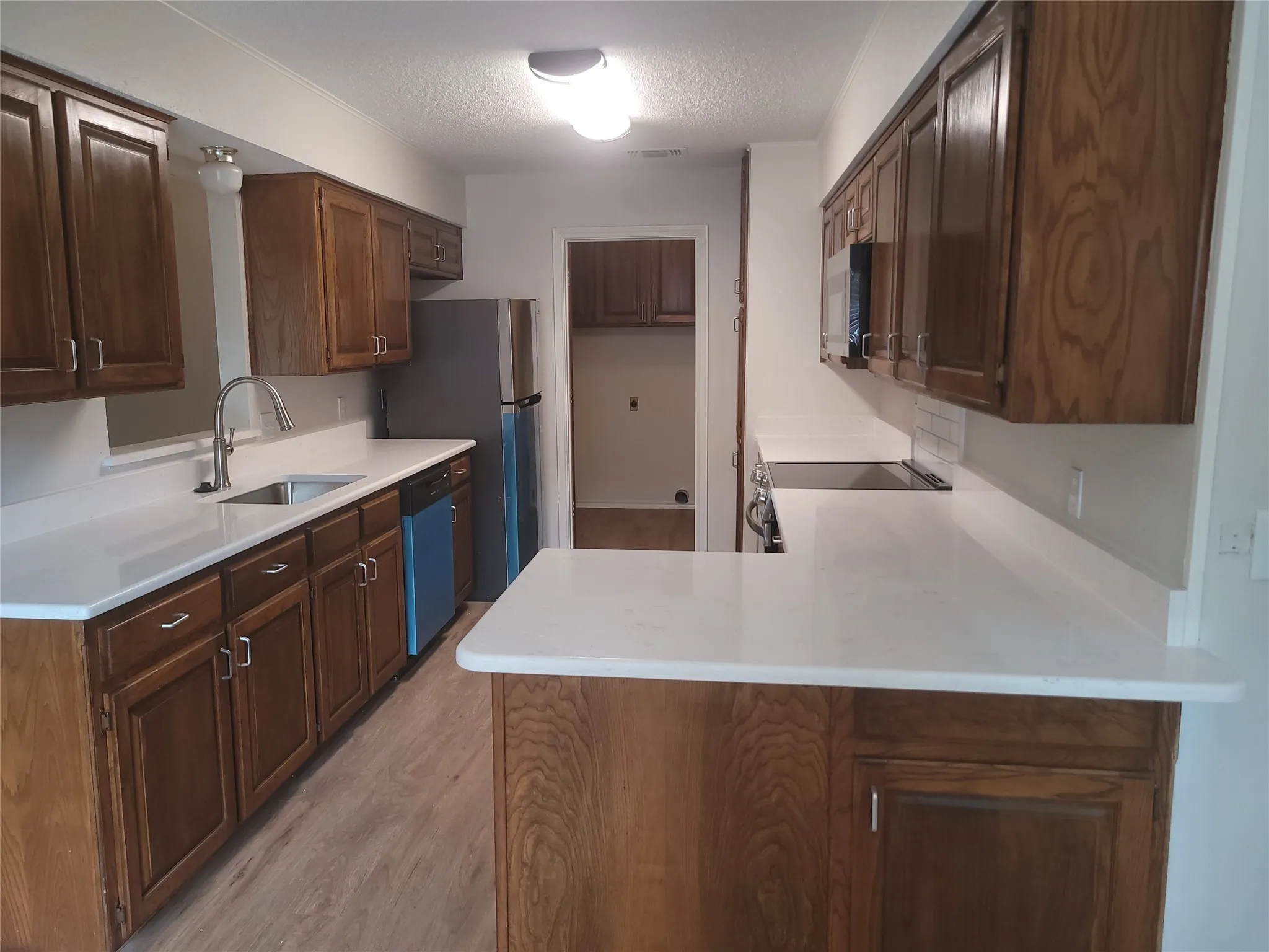 Duplex For Rent in Tarrant County , 331 DOGWOOD, Grapevine, Texas 76051, 2 Bedroom, 2 Bathroom, 2 Garage spaces, 1,350 Sqft, built in 1984, Preowned, mls#21231553, Real Estate Agent in Grapevine, Homes For Rent in Tarrant county, Homes For Rent in Grapevine, Realtor in Grapevine Texas, Real Estate Brokerage Independent Realty Texas, Luminita Cordes Realtor