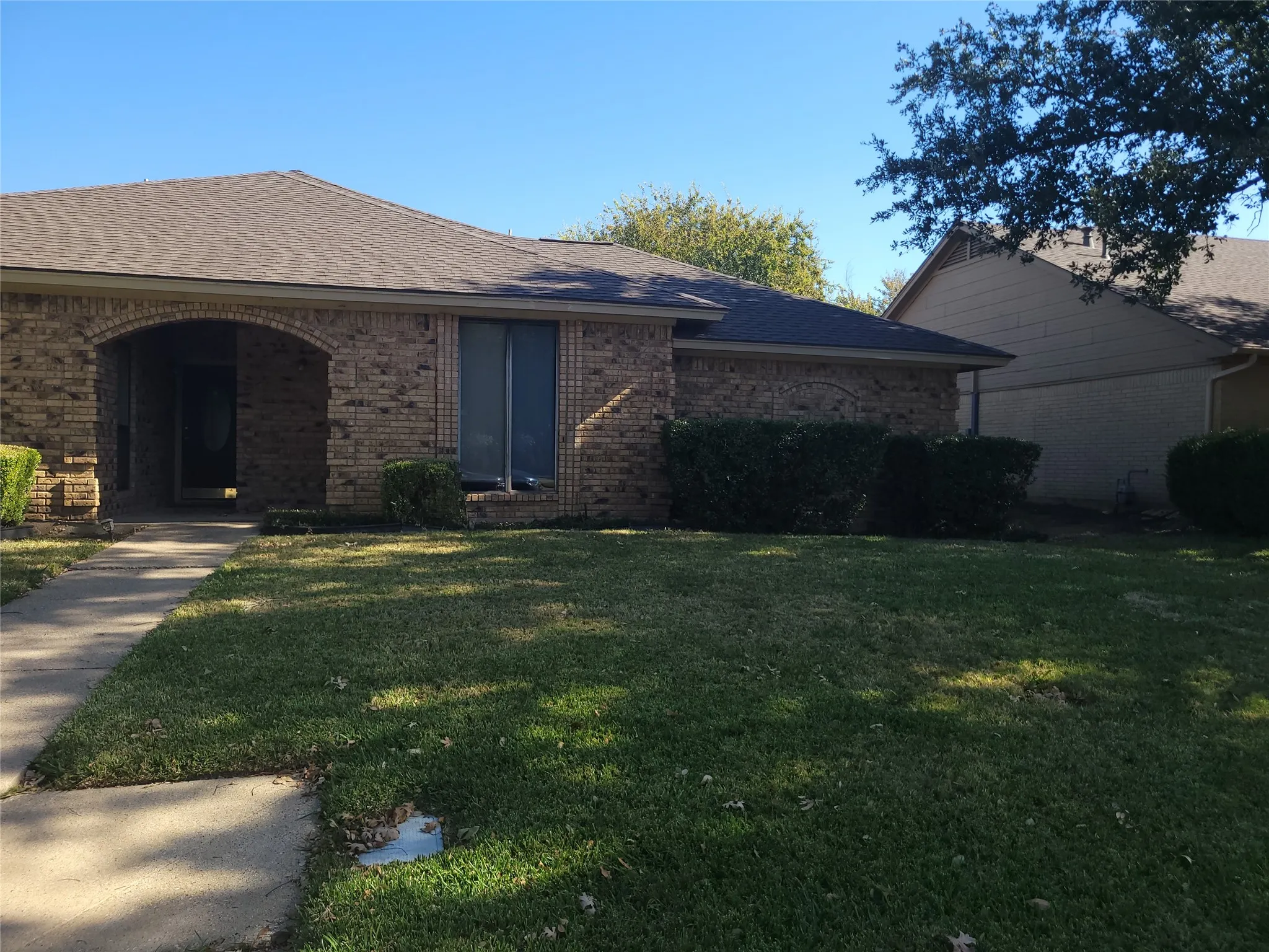 Duplex For Rent in Tarrant County , 331 DOGWOOD, Grapevine, Texas 76051, 2 Bedroom, 2 Bathroom, 2 Garage spaces, 1,350 Sqft, built in 1984, Preowned, mls#21231553, Real Estate Agent in Grapevine, Homes For Rent in Tarrant county, Homes For Rent in Grapevine, Realtor in Grapevine Texas, Real Estate Brokerage Independent Realty Texas, Luminita Cordes Realtor