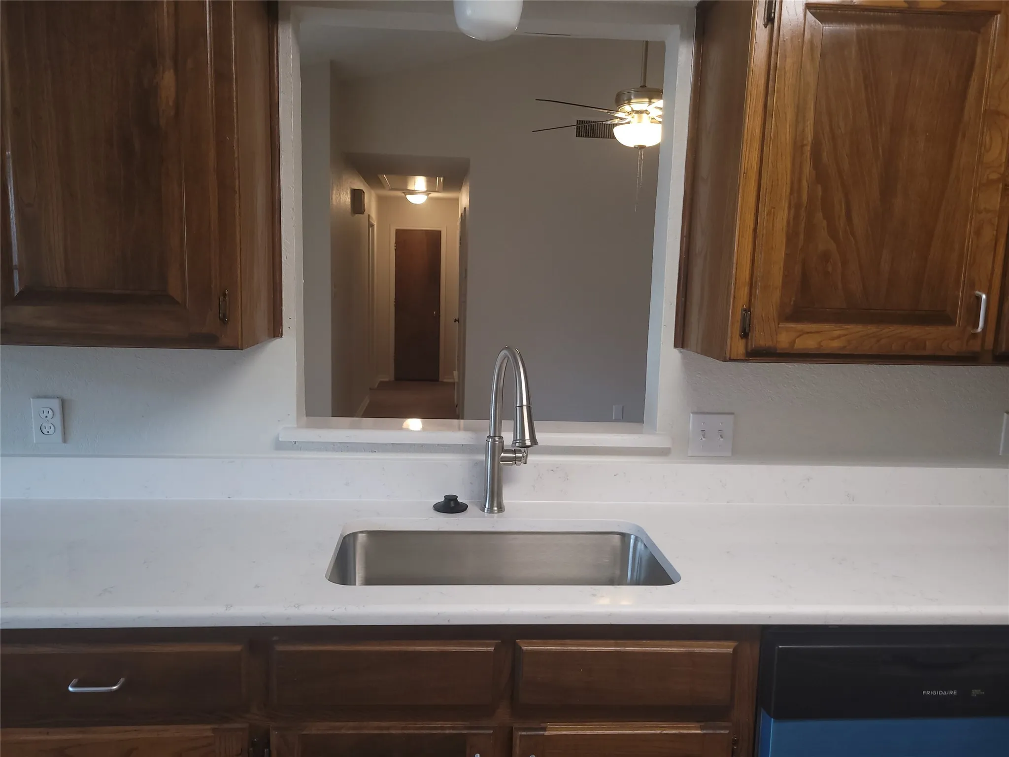 Duplex For Rent in Tarrant County , 331 DOGWOOD, Grapevine, Texas 76051, 2 Bedroom, 2 Bathroom, 2 Garage spaces, 1,350 Sqft, built in 1984, Preowned, mls#21231553, Real Estate Agent in Grapevine, Homes For Rent in Tarrant county, Homes For Rent in Grapevine, Realtor in Grapevine Texas, Real Estate Brokerage Independent Realty Texas, Luminita Cordes Realtor