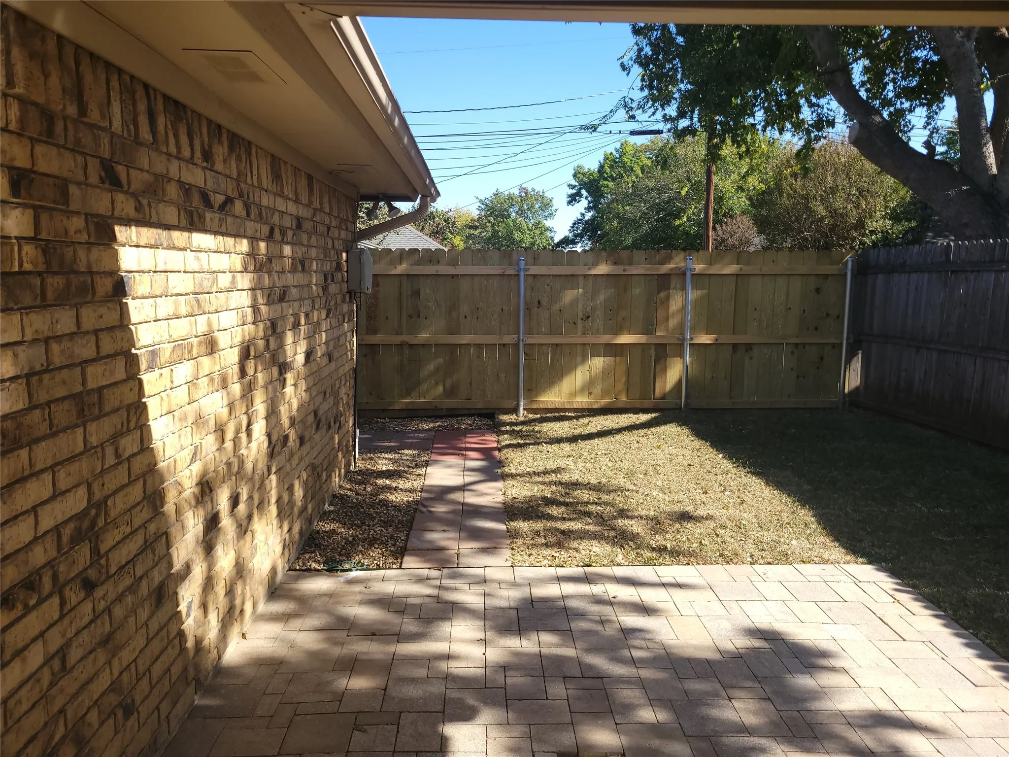 Duplex For Rent in Tarrant County , 331 DOGWOOD, Grapevine, Texas 76051, 2 Bedroom, 2 Bathroom, 2 Garage spaces, 1,350 Sqft, built in 1984, Preowned, mls#21231553, Real Estate Agent in Grapevine, Homes For Rent in Tarrant county, Homes For Rent in Grapevine, Realtor in Grapevine Texas, Real Estate Brokerage Independent Realty Texas, Luminita Cordes Realtor