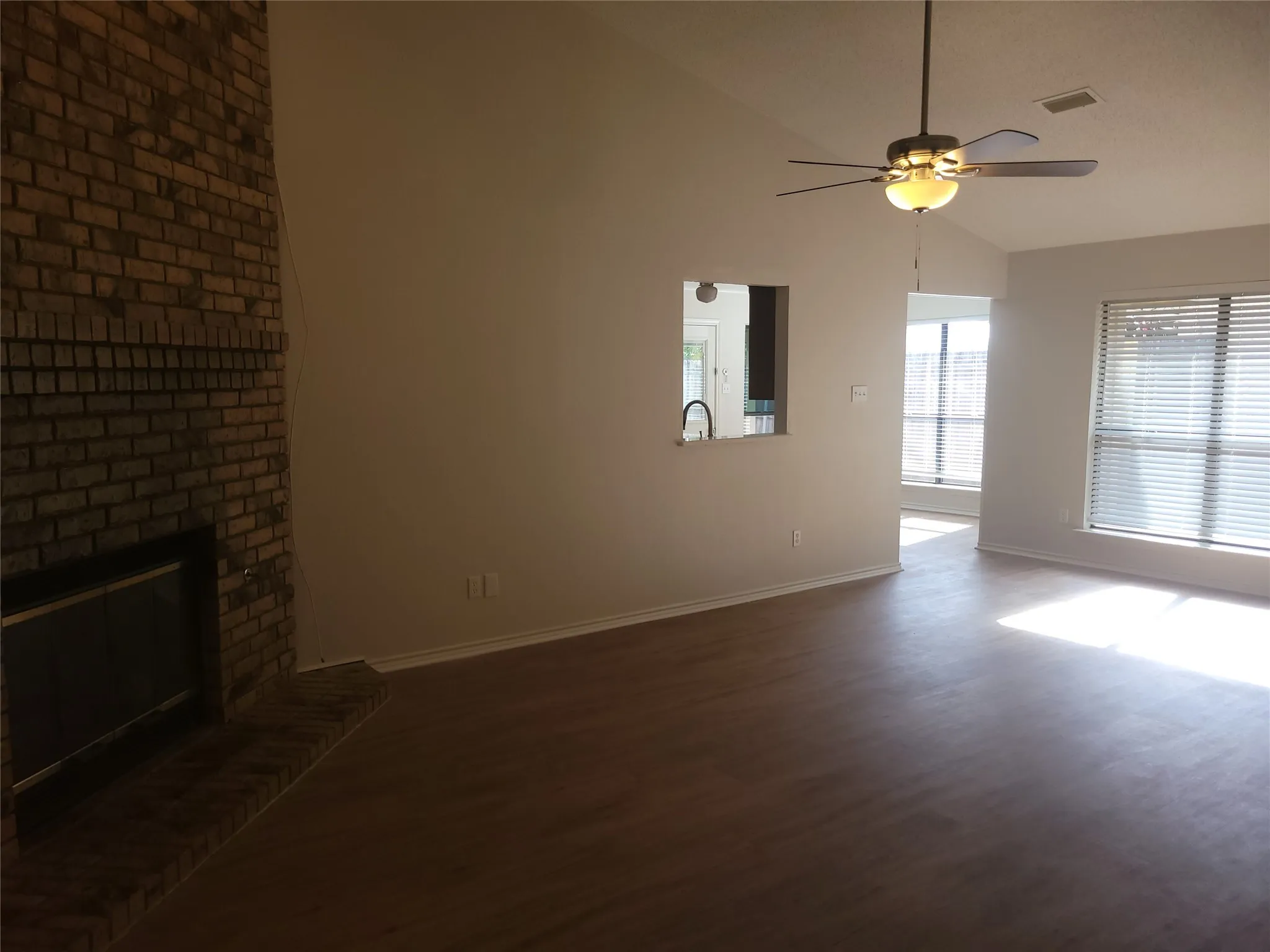 Duplex For Rent in Tarrant County , 331 DOGWOOD, Grapevine, Texas 76051, 2 Bedroom, 2 Bathroom, 2 Garage spaces, 1,350 Sqft, built in 1984, Preowned, mls#21231553, Real Estate Agent in Grapevine, Homes For Rent in Tarrant county, Homes For Rent in Grapevine, Realtor in Grapevine Texas, Real Estate Brokerage Independent Realty Texas, Luminita Cordes Realtor