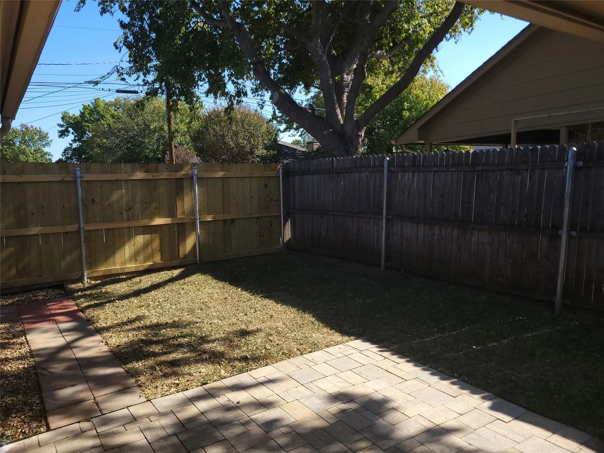 Duplex For Rent in Tarrant County , 331 DOGWOOD, Grapevine, Texas 76051, 2 Bedroom, 2 Bathroom, 2 Garage spaces, 1,350 Sqft, built in 1984, Preowned, mls#21231553, Real Estate Agent in Grapevine, Homes For Rent in Tarrant county, Homes For Rent in Grapevine, Realtor in Grapevine Texas, Real Estate Brokerage Independent Realty Texas, Luminita Cordes Realtor