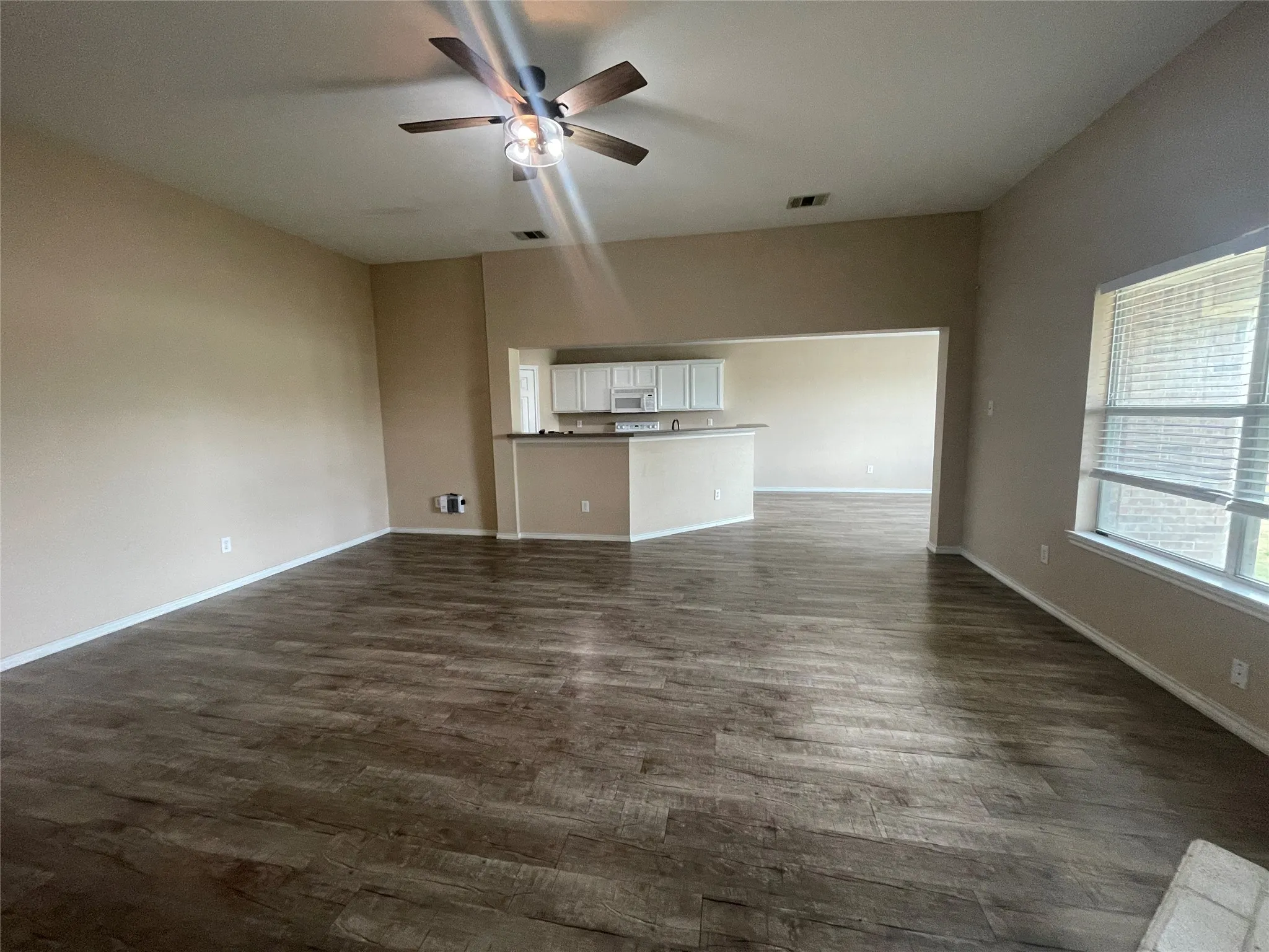 Single Family Residence For Rent in Rockwall County , 306 Packer Drive, Fate, Texas 75189, 3 Bedroom, 2 Bathroom, 2 Garage spaces, 2,262 Sqft, built in 2004, Preowned, mls#21224620, Real Estate Agent in Fate, Homes For Rent in Rockwall county, Homes For Rent in Fate, Realtor in Fate Texas, Real Estate Brokerage Independent Realty Texas, Luminita Cordes Realtor