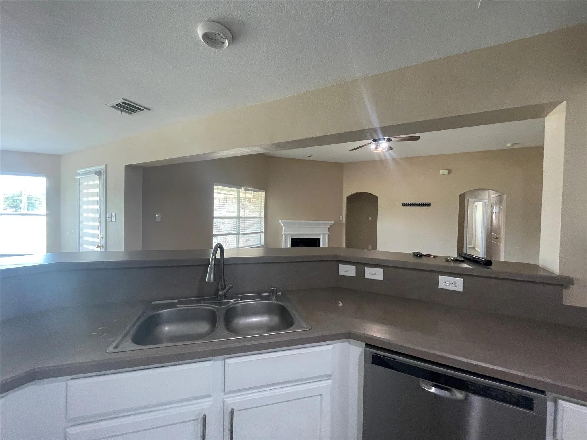 Single Family Residence For Rent in Rockwall County , 306 Packer Drive, Fate, Texas 75189, 3 Bedroom, 2 Bathroom, 2 Garage spaces, 2,262 Sqft, built in 2004, Preowned, mls#21224620, Real Estate Agent in Fate, Homes For Rent in Rockwall county, Homes For Rent in Fate, Realtor in Fate Texas, Real Estate Brokerage Independent Realty Texas, Luminita Cordes Realtor