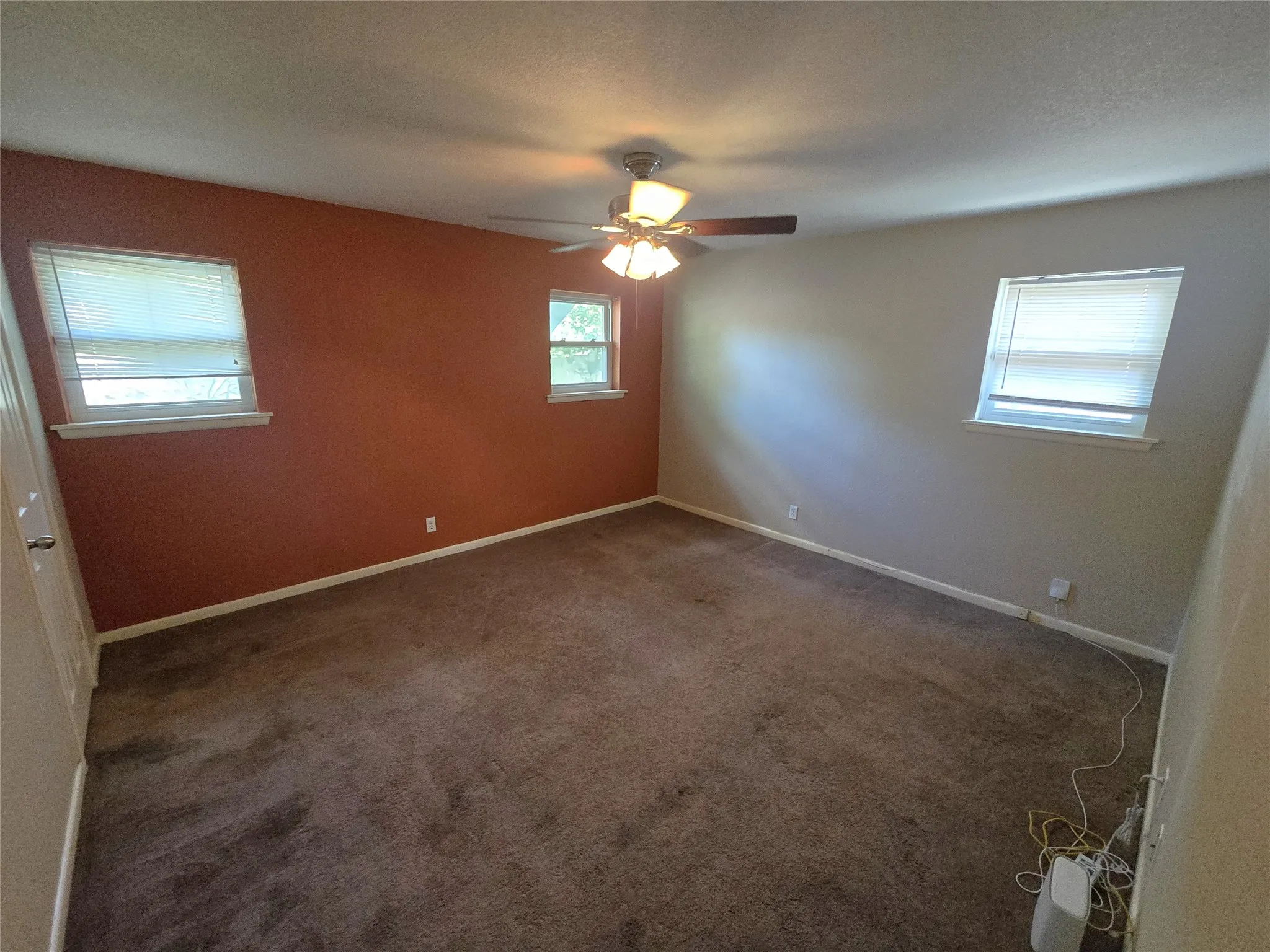 Single Family Residence For Sale in Tarrant County , 1144 Norwood Drive, Hurst, Texas 76053, 3 Bedroom, 2 Bathroom, 2 Garage spaces, 1,534 Sqft, built in 1958, Preowned, mls#21226558, Real Estate Agent in Hurst, Homes For Sale in Tarrant county, Homes For Sale in Hurst, Realtor in Hurst Texas, Real Estate Brokerage Independent Realty Texas, Luminita Cordes Realtor