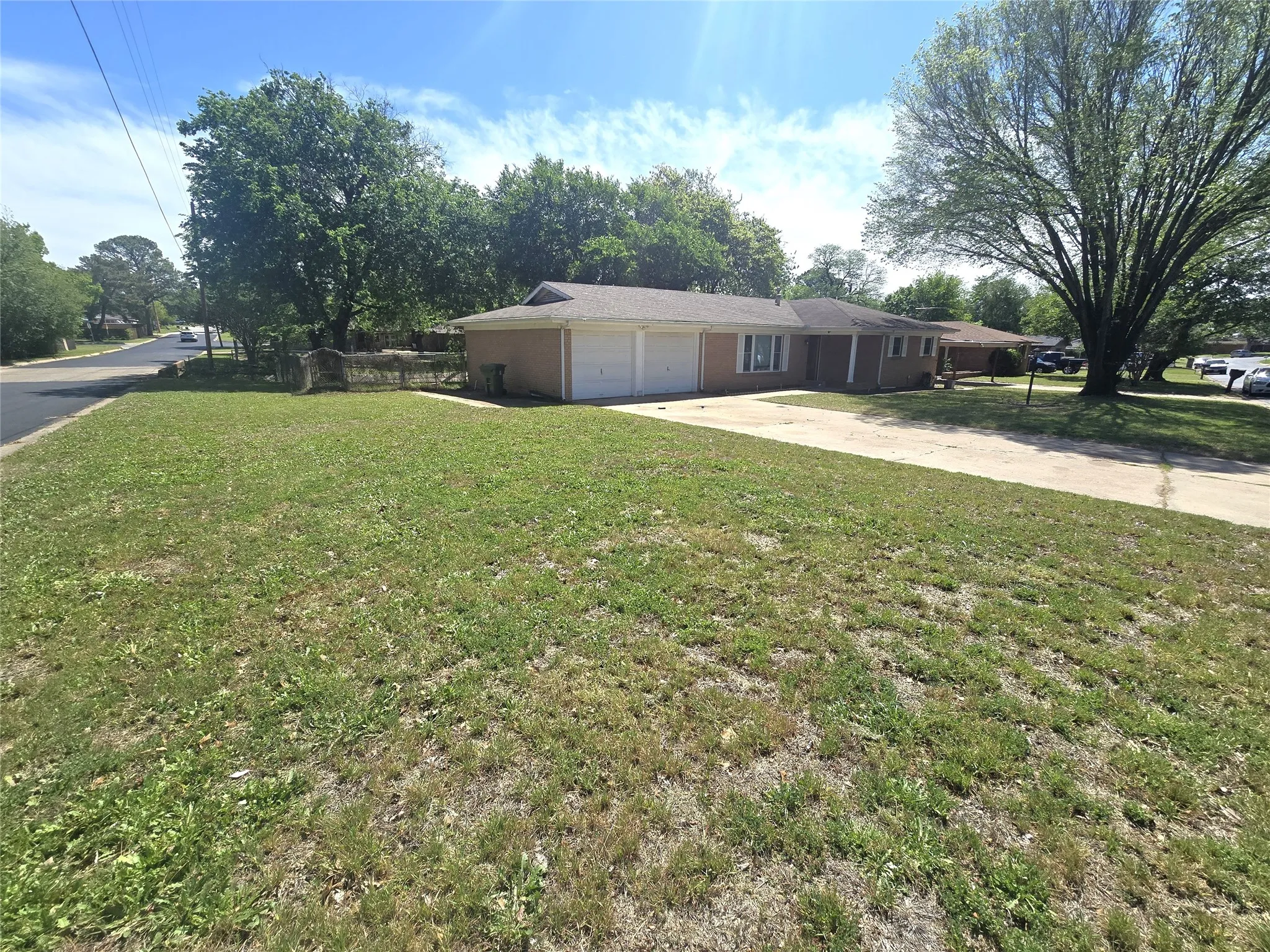 Single Family Residence For Sale in Tarrant County , 1144 Norwood Drive, Hurst, Texas 76053, 3 Bedroom, 2 Bathroom, 2 Garage spaces, 1,534 Sqft, built in 1958, Preowned, mls#21226558, Real Estate Agent in Hurst, Homes For Sale in Tarrant county, Homes For Sale in Hurst, Realtor in Hurst Texas, Real Estate Brokerage Independent Realty Texas, Luminita Cordes Realtor