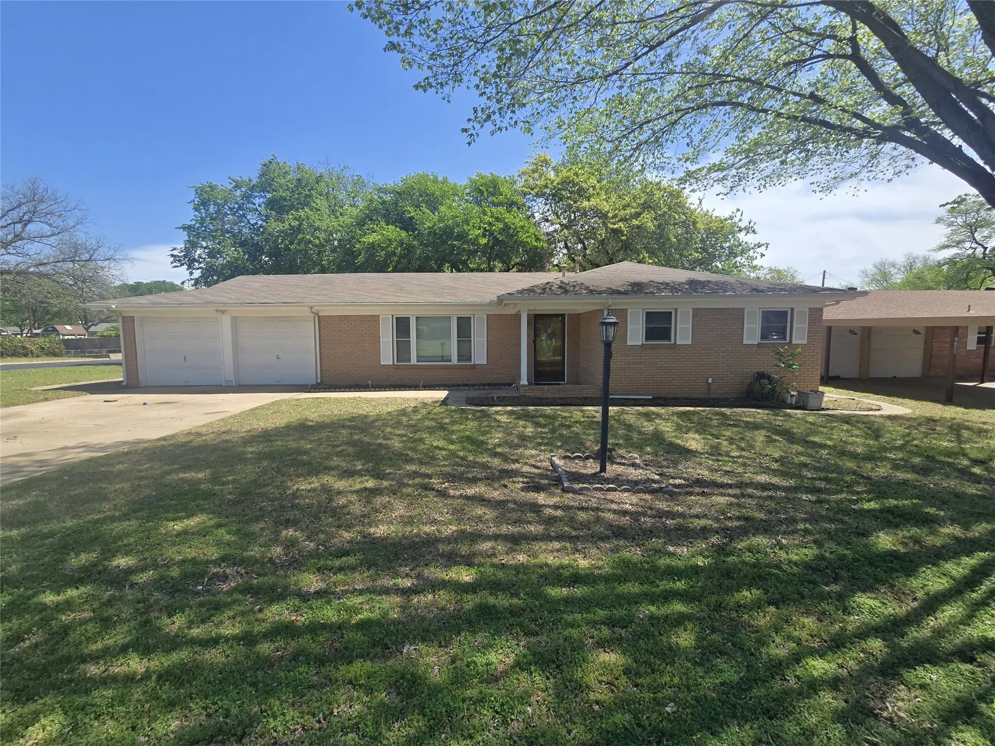 Single Family Residence For Sale in Tarrant County , 1144 Norwood Drive, Hurst, Texas 76053, 3 Bedroom, 2 Bathroom, 2 Garage spaces, 1,534 Sqft, built in 1958, Preowned, mls#21226558, Real Estate Agent in Hurst, Homes For Sale in Tarrant county, Homes For Sale in Hurst, Realtor in Hurst Texas, Real Estate Brokerage Independent Realty Texas, Luminita Cordes Realtor