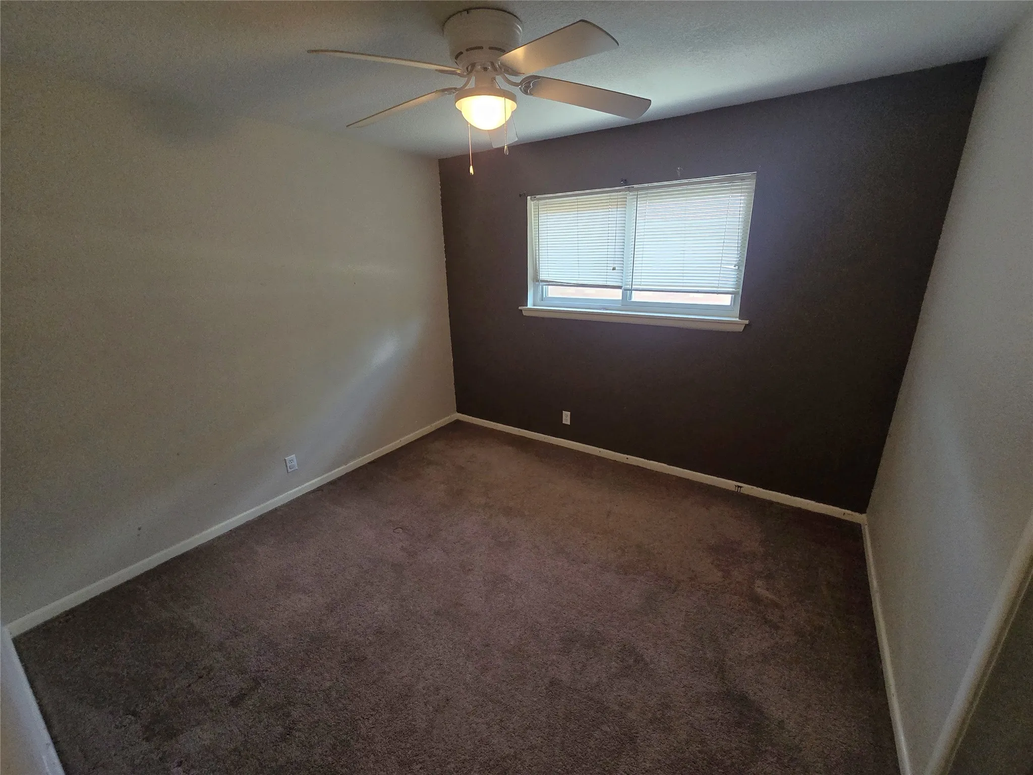 Single Family Residence For Sale in Tarrant County , 1144 Norwood Drive, Hurst, Texas 76053, 3 Bedroom, 2 Bathroom, 2 Garage spaces, 1,534 Sqft, built in 1958, Preowned, mls#21226558, Real Estate Agent in Hurst, Homes For Sale in Tarrant county, Homes For Sale in Hurst, Realtor in Hurst Texas, Real Estate Brokerage Independent Realty Texas, Luminita Cordes Realtor