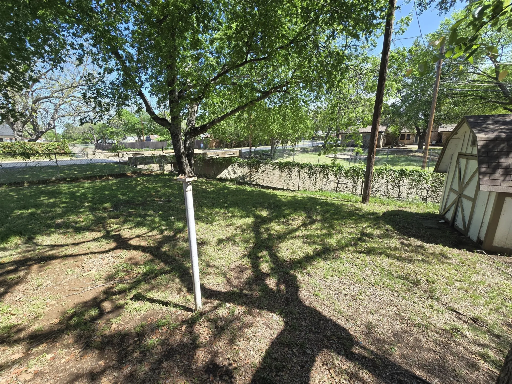 Single Family Residence For Sale in Tarrant County , 1144 Norwood Drive, Hurst, Texas 76053, 3 Bedroom, 2 Bathroom, 2 Garage spaces, 1,534 Sqft, built in 1958, Preowned, mls#21226558, Real Estate Agent in Hurst, Homes For Sale in Tarrant county, Homes For Sale in Hurst, Realtor in Hurst Texas, Real Estate Brokerage Independent Realty Texas, Luminita Cordes Realtor