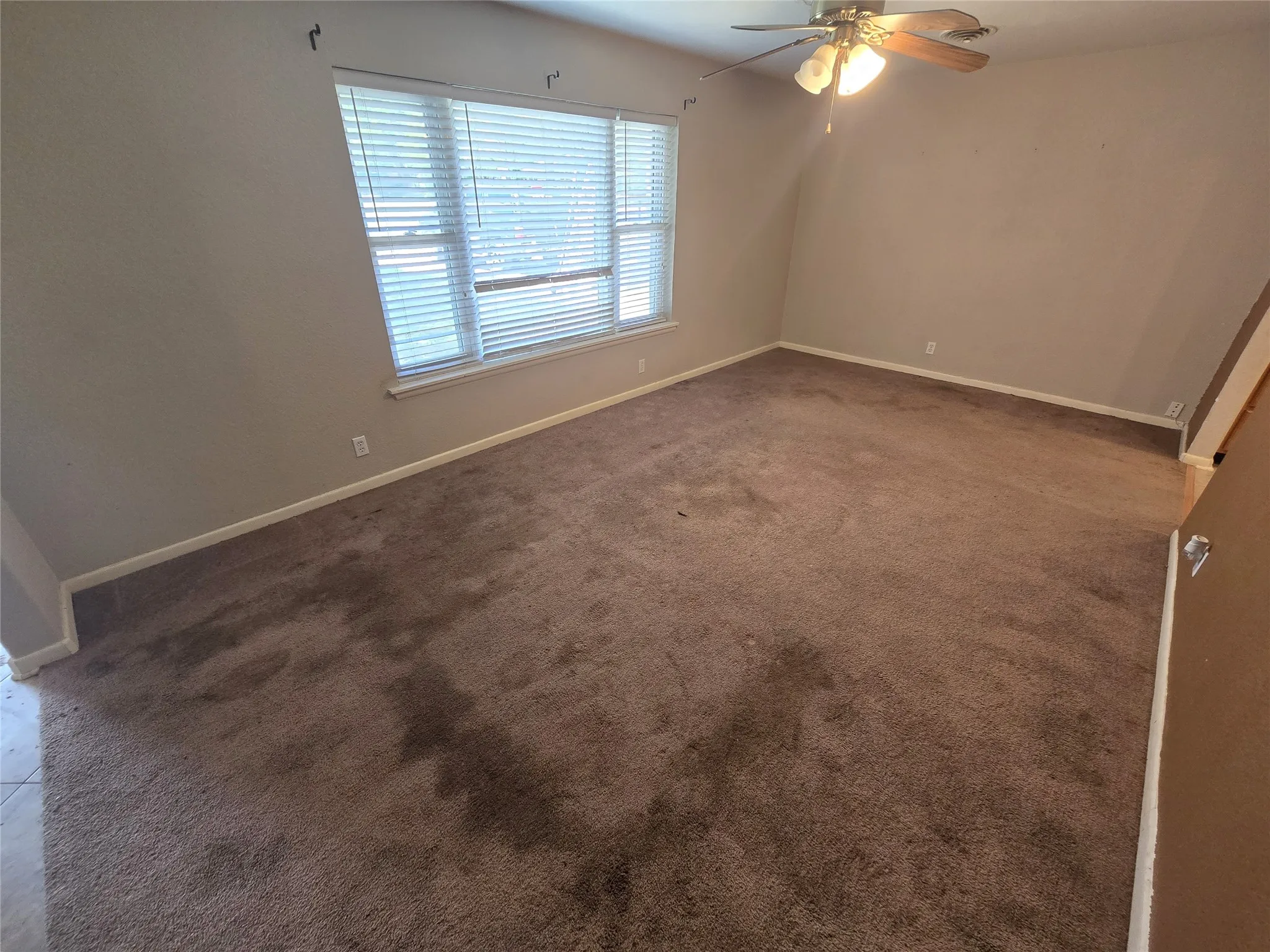 Single Family Residence For Sale in Tarrant County , 1144 Norwood Drive, Hurst, Texas 76053, 3 Bedroom, 2 Bathroom, 2 Garage spaces, 1,534 Sqft, built in 1958, Preowned, mls#21226558, Real Estate Agent in Hurst, Homes For Sale in Tarrant county, Homes For Sale in Hurst, Realtor in Hurst Texas, Real Estate Brokerage Independent Realty Texas, Luminita Cordes Realtor