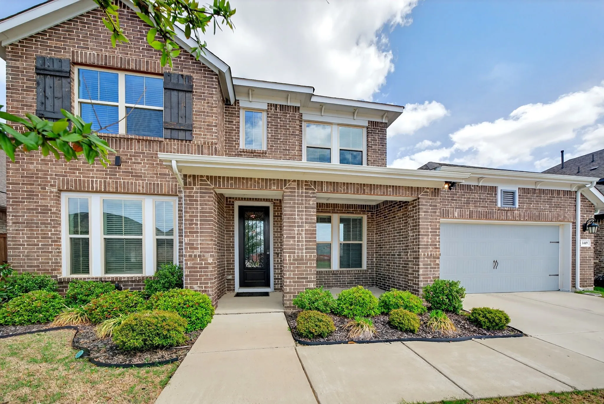 Single Family Residence For Sale in Kaufman County , 1469 Lawnview Drive, Forney, Texas 75126, 4 Bedrooms, 3 Bathrooms, 3 Garage spaces, 3,406 Sqft, built in 2021, Preowned, Price $475,000, mls#21229813, Real Estate Agent in Forney, Homes For Sale in Kaufman county, Homes For Sale in Forney, Realtor in Forney Texas, Real Estate Brokerage Independent Realty Texas, Luminita Cordes Realtor