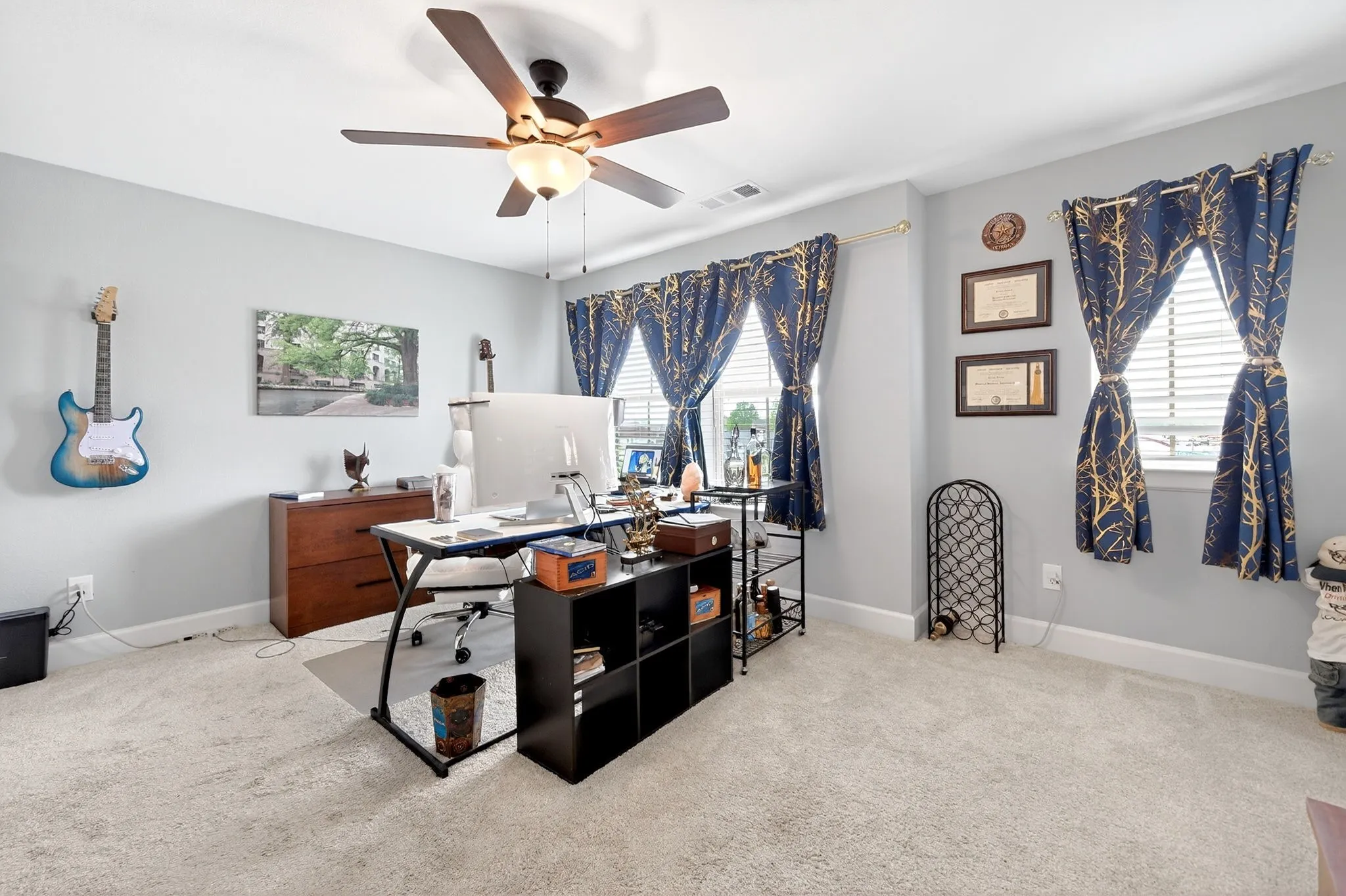 Single Family Residence For Sale in Kaufman County , 1469 Lawnview Drive, Forney, Texas 75126, 4 Bedrooms, 3 Bathrooms, 3 Garage spaces, 3,406 Sqft, built in 2021, Preowned, Price $475,000, mls#21229813, Real Estate Agent in Forney, Homes For Sale in Kaufman county, Homes For Sale in Forney, Realtor in Forney Texas, Real Estate Brokerage Independent Realty Texas, Luminita Cordes Realtor