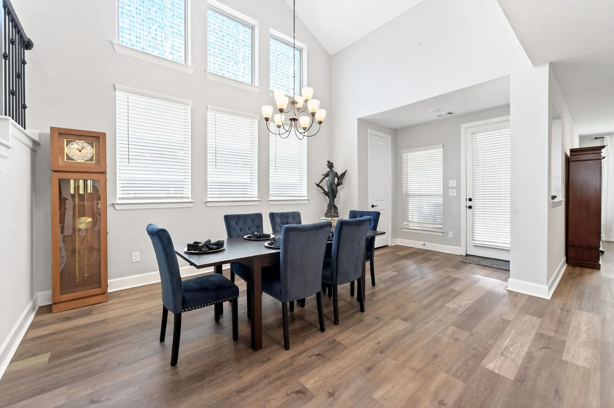 Single Family Residence For Sale in Kaufman County , 1469 Lawnview Drive, Forney, Texas 75126, 4 Bedrooms, 3 Bathrooms, 3 Garage spaces, 3,406 Sqft, built in 2021, Preowned, Price $475,000, mls#21229813, Real Estate Agent in Forney, Homes For Sale in Kaufman county, Homes For Sale in Forney, Realtor in Forney Texas, Real Estate Brokerage Independent Realty Texas, Luminita Cordes Realtor