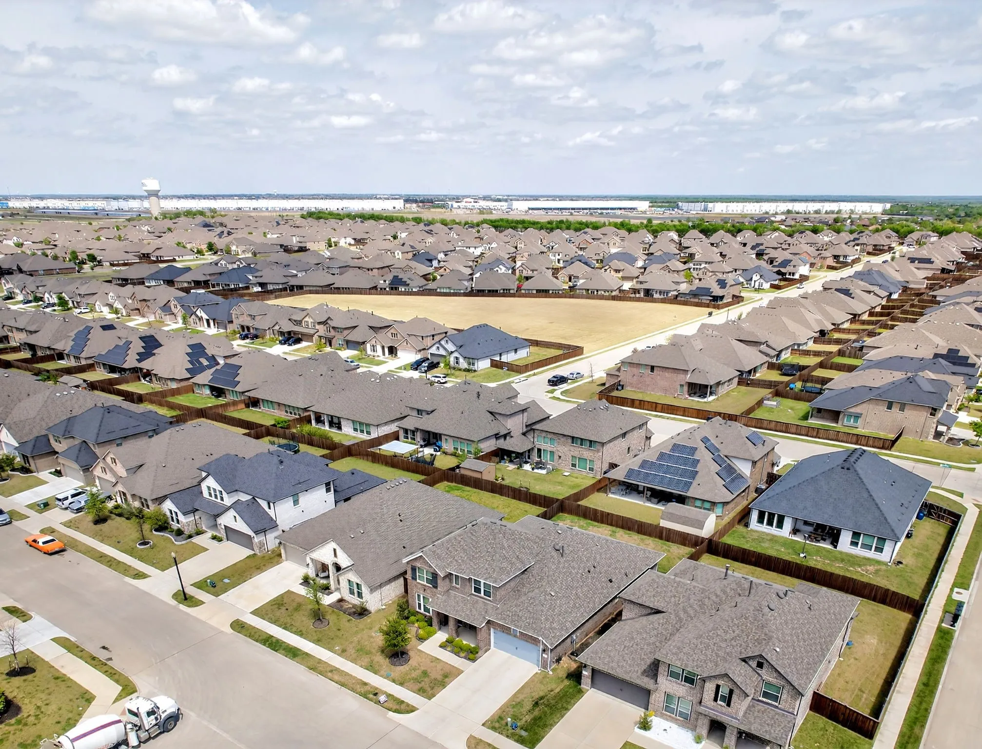 Single Family Residence For Sale in Kaufman County , 1469 Lawnview Drive, Forney, Texas 75126, 4 Bedrooms, 3 Bathrooms, 3 Garage spaces, 3,406 Sqft, built in 2021, Preowned, Price $475,000, mls#21229813, Real Estate Agent in Forney, Homes For Sale in Kaufman county, Homes For Sale in Forney, Realtor in Forney Texas, Real Estate Brokerage Independent Realty Texas, Luminita Cordes Realtor