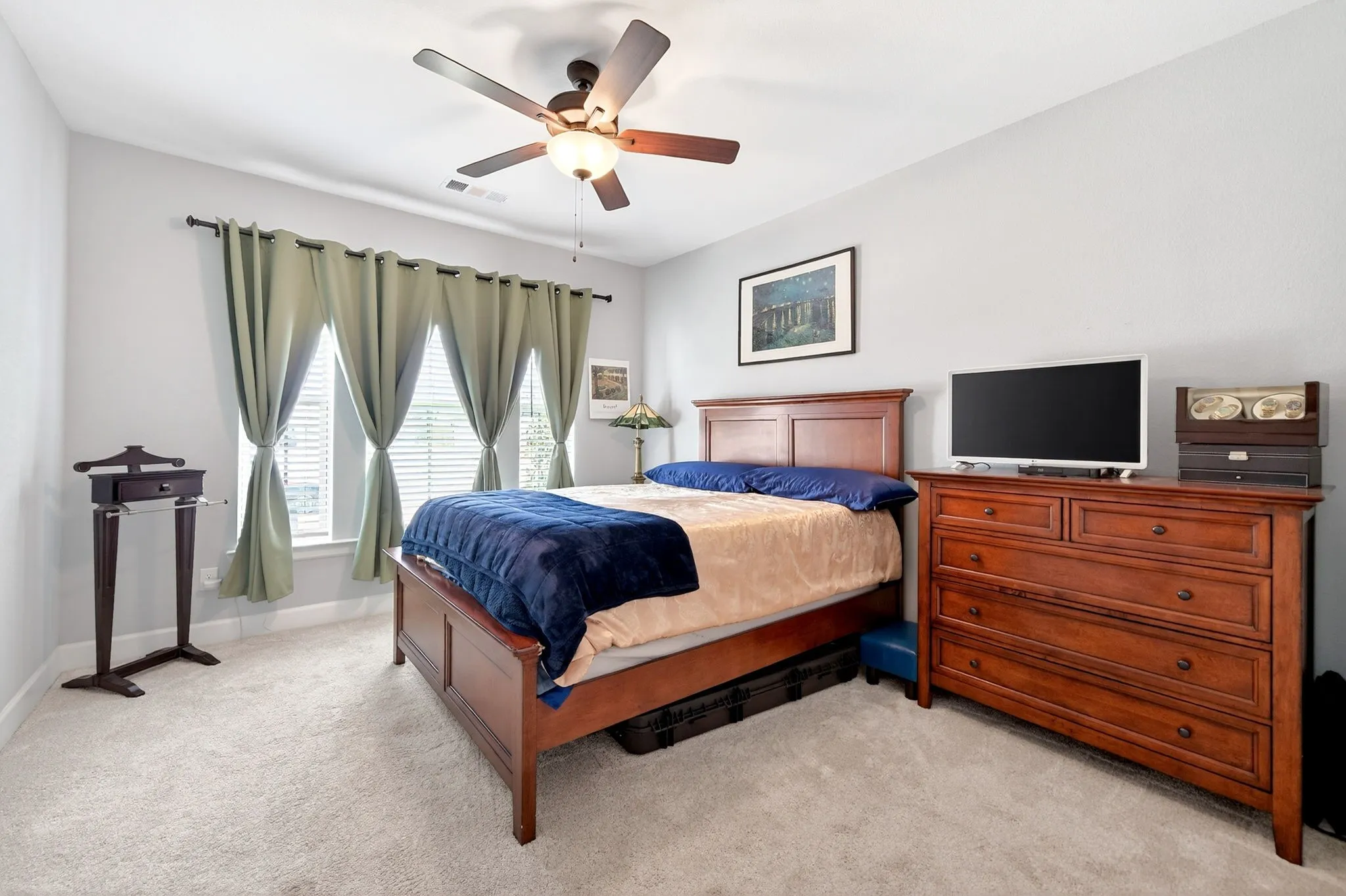 Single Family Residence For Sale in Kaufman County , 1469 Lawnview Drive, Forney, Texas 75126, 4 Bedrooms, 3 Bathrooms, 3 Garage spaces, 3,406 Sqft, built in 2021, Preowned, Price $475,000, mls#21229813, Real Estate Agent in Forney, Homes For Sale in Kaufman county, Homes For Sale in Forney, Realtor in Forney Texas, Real Estate Brokerage Independent Realty Texas, Luminita Cordes Realtor