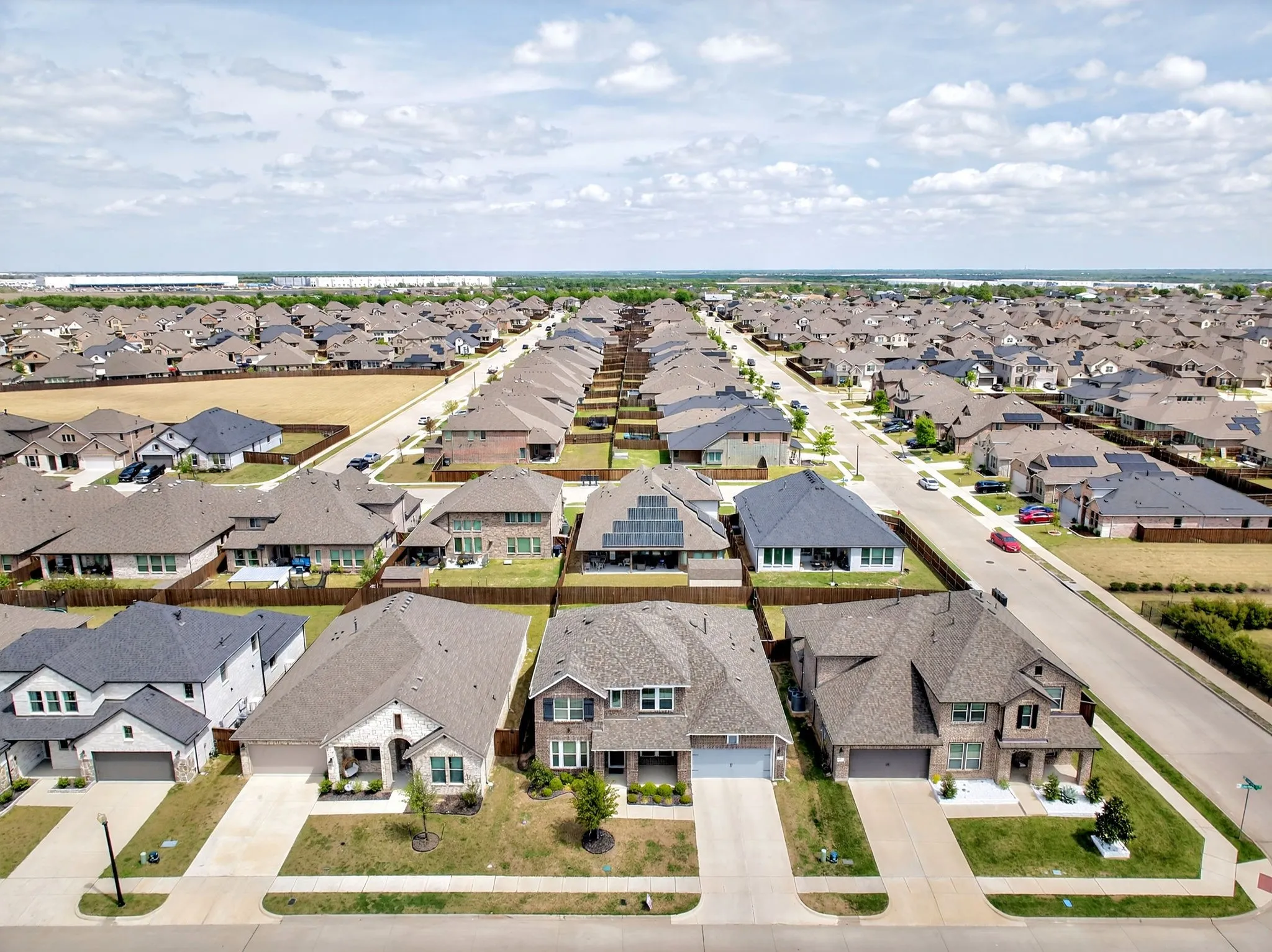 Single Family Residence For Sale in Kaufman County , 1469 Lawnview Drive, Forney, Texas 75126, 4 Bedrooms, 3 Bathrooms, 3 Garage spaces, 3,406 Sqft, built in 2021, Preowned, Price $475,000, mls#21229813, Real Estate Agent in Forney, Homes For Sale in Kaufman county, Homes For Sale in Forney, Realtor in Forney Texas, Real Estate Brokerage Independent Realty Texas, Luminita Cordes Realtor