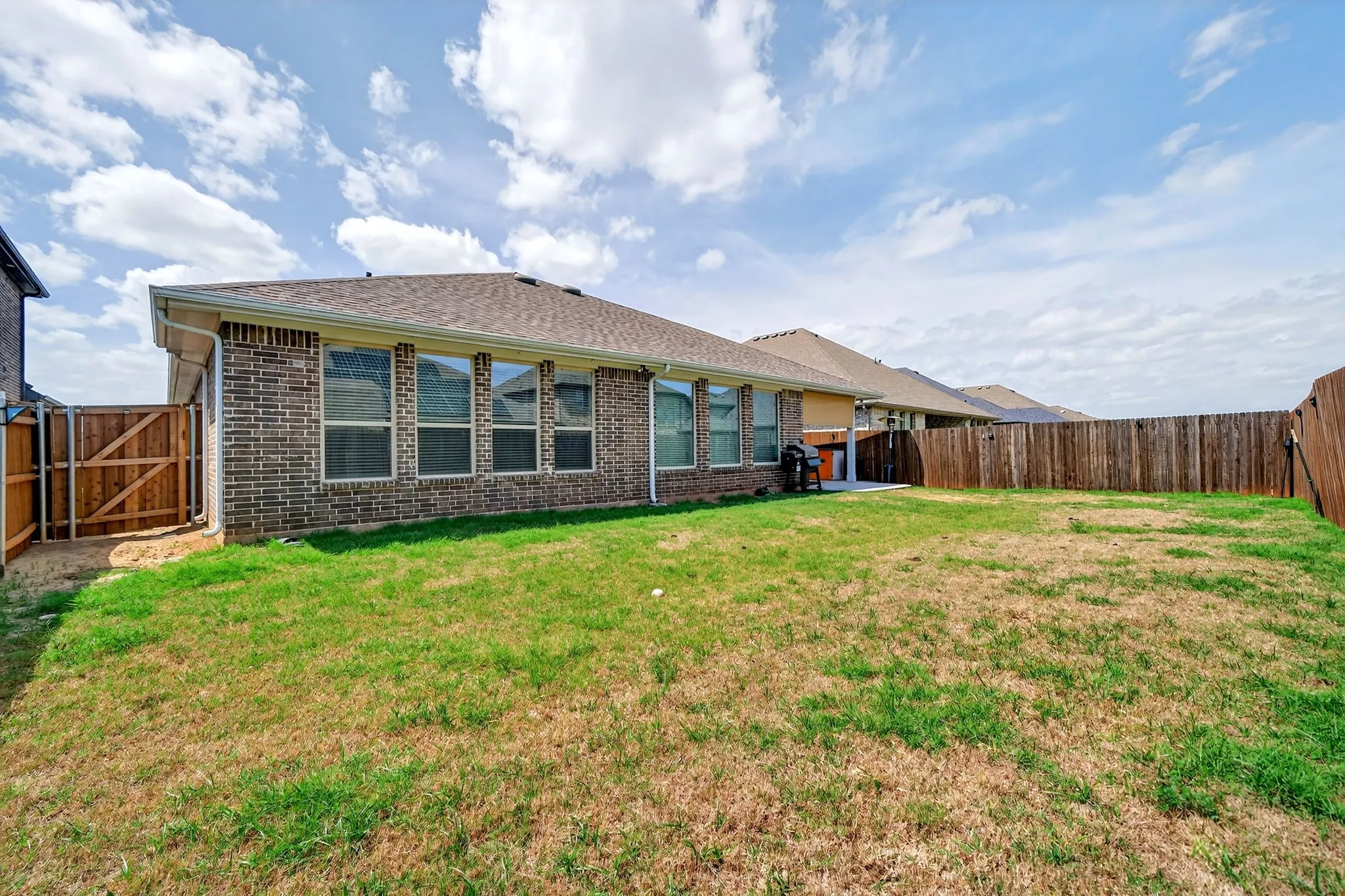 Single Family Residence For Sale in Kaufman County , 1469 Lawnview Drive, Forney, Texas 75126, 4 Bedrooms, 3 Bathrooms, 3 Garage spaces, 3,406 Sqft, built in 2021, Preowned, Price $475,000, mls#21229813, Real Estate Agent in Forney, Homes For Sale in Kaufman county, Homes For Sale in Forney, Realtor in Forney Texas, Real Estate Brokerage Independent Realty Texas, Luminita Cordes Realtor