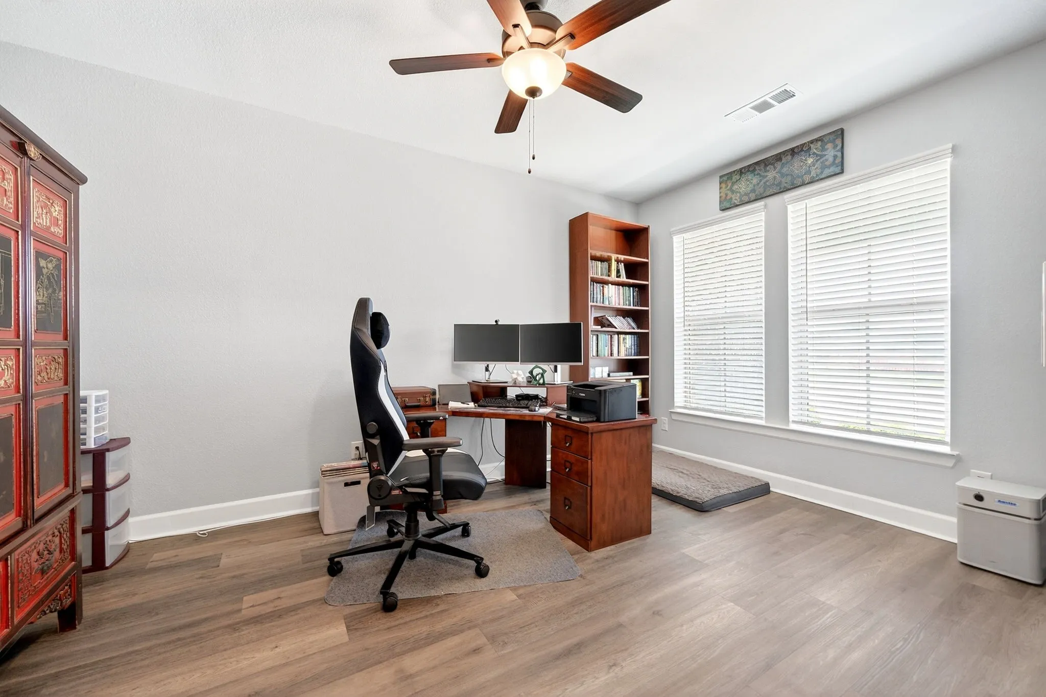 Single Family Residence For Sale in Kaufman County , 1469 Lawnview Drive, Forney, Texas 75126, 4 Bedrooms, 3 Bathrooms, 3 Garage spaces, 3,406 Sqft, built in 2021, Preowned, Price $475,000, mls#21229813, Real Estate Agent in Forney, Homes For Sale in Kaufman county, Homes For Sale in Forney, Realtor in Forney Texas, Real Estate Brokerage Independent Realty Texas, Luminita Cordes Realtor