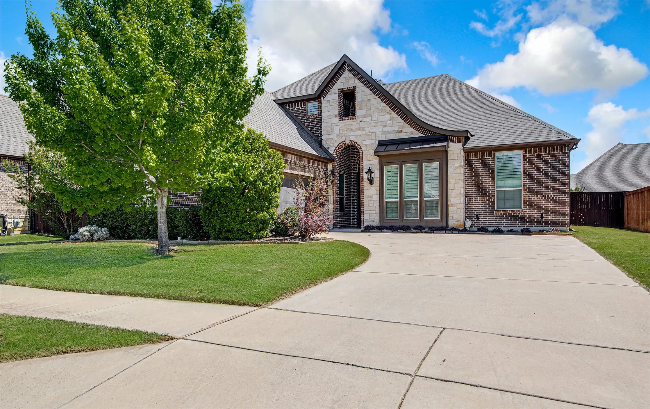 Single Family Residence For Sale in Tarrant County , 1004 Merion Drive, Fort Worth, Texas 76028, 4 Bedroom, 3 Bathroom, 2 Garage spaces, 2,956 Sqft, built in 2017, Preowned, mls#21230085, Real Estate Agent in Fort Worth, Homes For Sale in Tarrant county, Homes For Sale in Fort Worth, Realtor in Fort Worth Texas, Real Estate Brokerage Independent Realty Texas, Luminita Cordes Realtor
