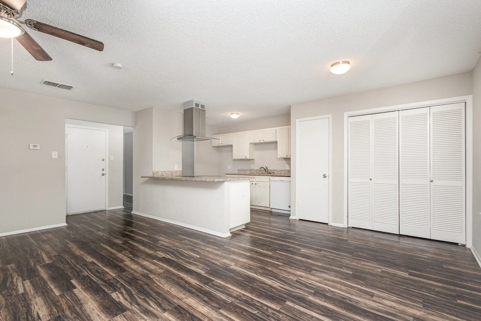 Single Family Residence For Sale in Tarrant County , 5616 Atlantis Terrace, Arlington, Texas 76016, 3 Bedroom, 2 Bathroom, 2 Garage spaces, 1,303 Sqft, built in 1977, Preowned, mls#21231632, Real Estate Agent in Arlington, Homes For Sale in Tarrant county, Homes For Sale in Arlington, Realtor in Arlington Texas, Real Estate Brokerage Independent Realty Texas, Luminita Cordes Realtor