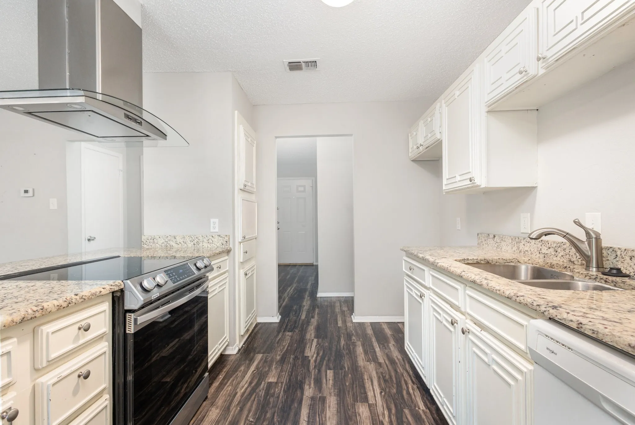 Single Family Residence For Sale in Tarrant County , 5616 Atlantis Terrace, Arlington, Texas 76016, 3 Bedroom, 2 Bathroom, 2 Garage spaces, 1,303 Sqft, built in 1977, Preowned, mls#21231632, Real Estate Agent in Arlington, Homes For Sale in Tarrant county, Homes For Sale in Arlington, Realtor in Arlington Texas, Real Estate Brokerage Independent Realty Texas, Luminita Cordes Realtor