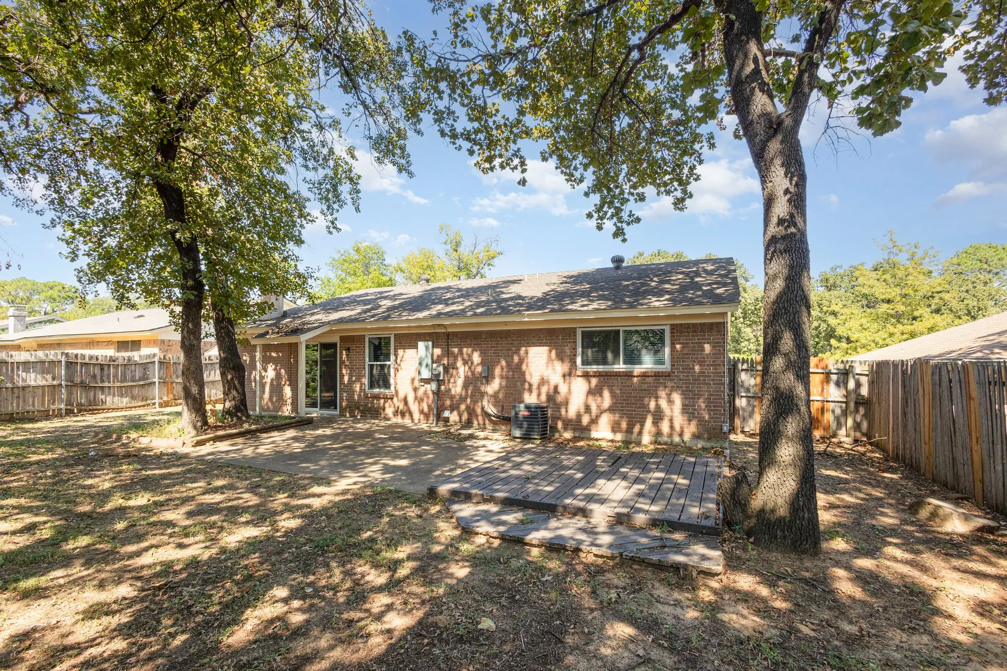 Single Family Residence For Sale in Tarrant County , 5616 Atlantis Terrace, Arlington, Texas 76016, 3 Bedroom, 2 Bathroom, 2 Garage spaces, 1,303 Sqft, built in 1977, Preowned, mls#21231632, Real Estate Agent in Arlington, Homes For Sale in Tarrant county, Homes For Sale in Arlington, Realtor in Arlington Texas, Real Estate Brokerage Independent Realty Texas, Luminita Cordes Realtor