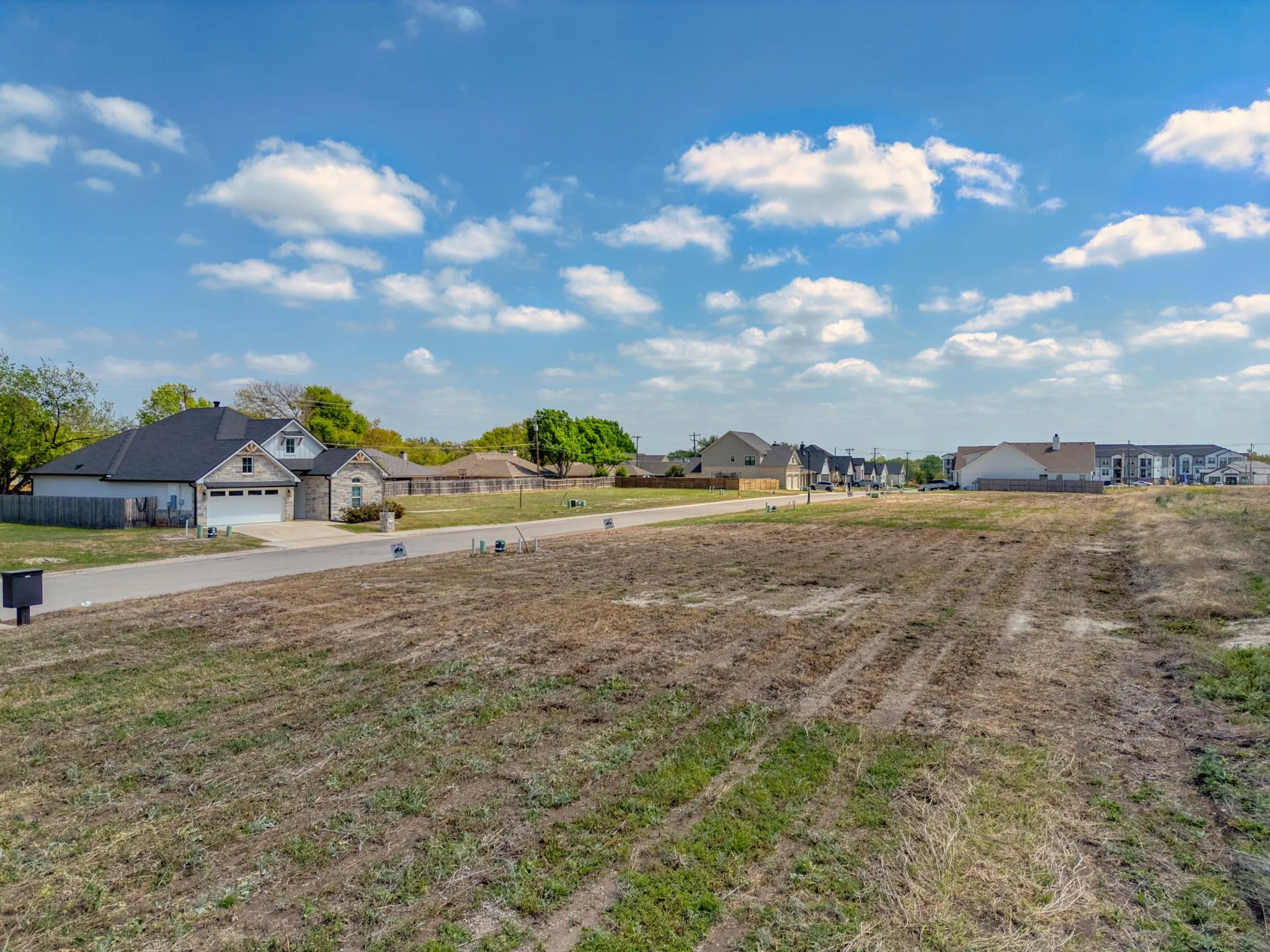 View of yard with a residential view