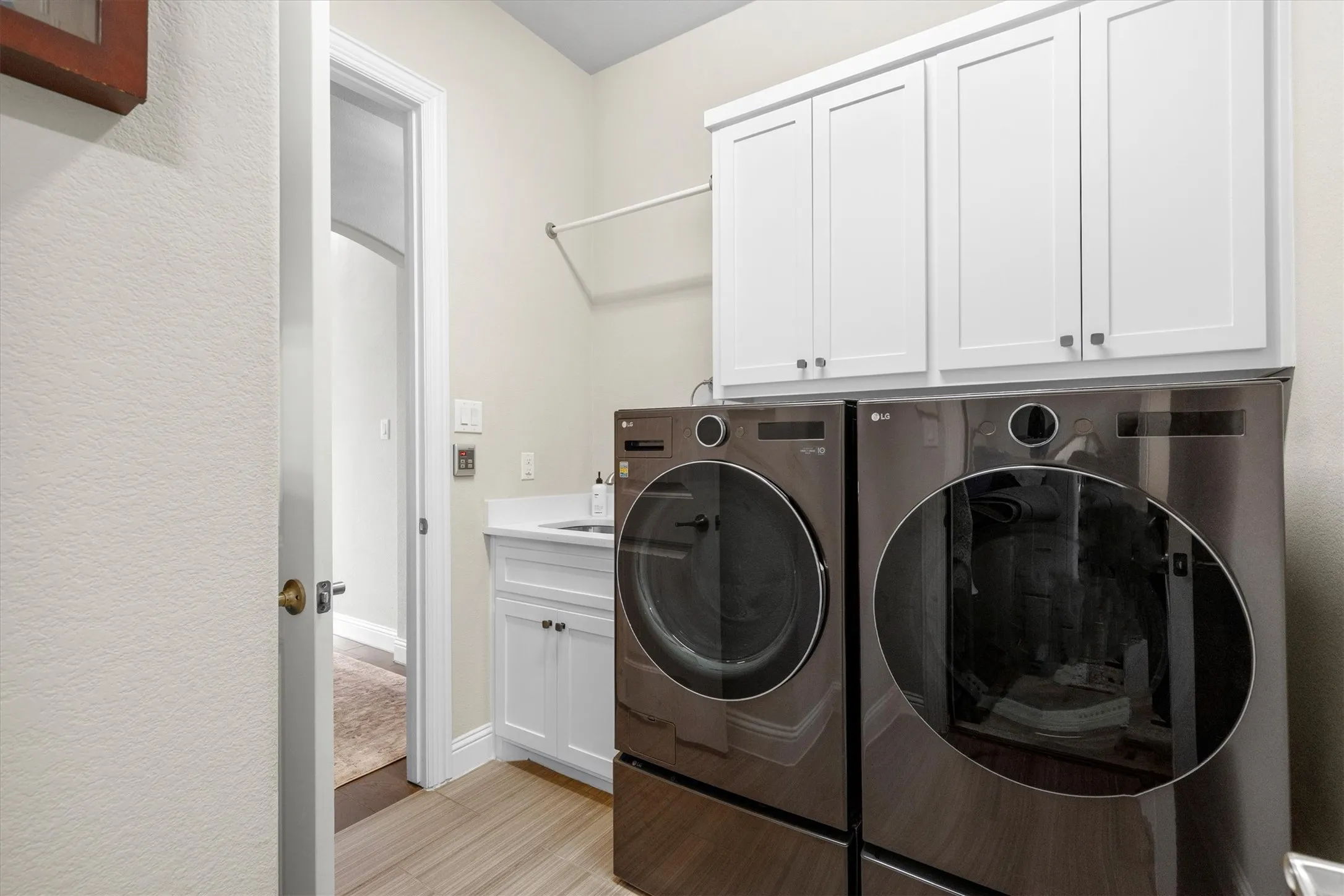 Single Family Residence For Sale in Collin County , 506 Sun Meadow Drive, Wylie, Texas 75098, 4 Bedroom, 4 Bathroom, 3 Garage spaces, 3,595 Sqft, built in 2016, Preowned, mls#21223459, Real Estate Agent in Wylie, Homes For Sale in Collin county, Homes For Sale in Wylie, Realtor in Wylie Texas, Real Estate Brokerage Independent Realty Texas, Luminita Cordes Realtor