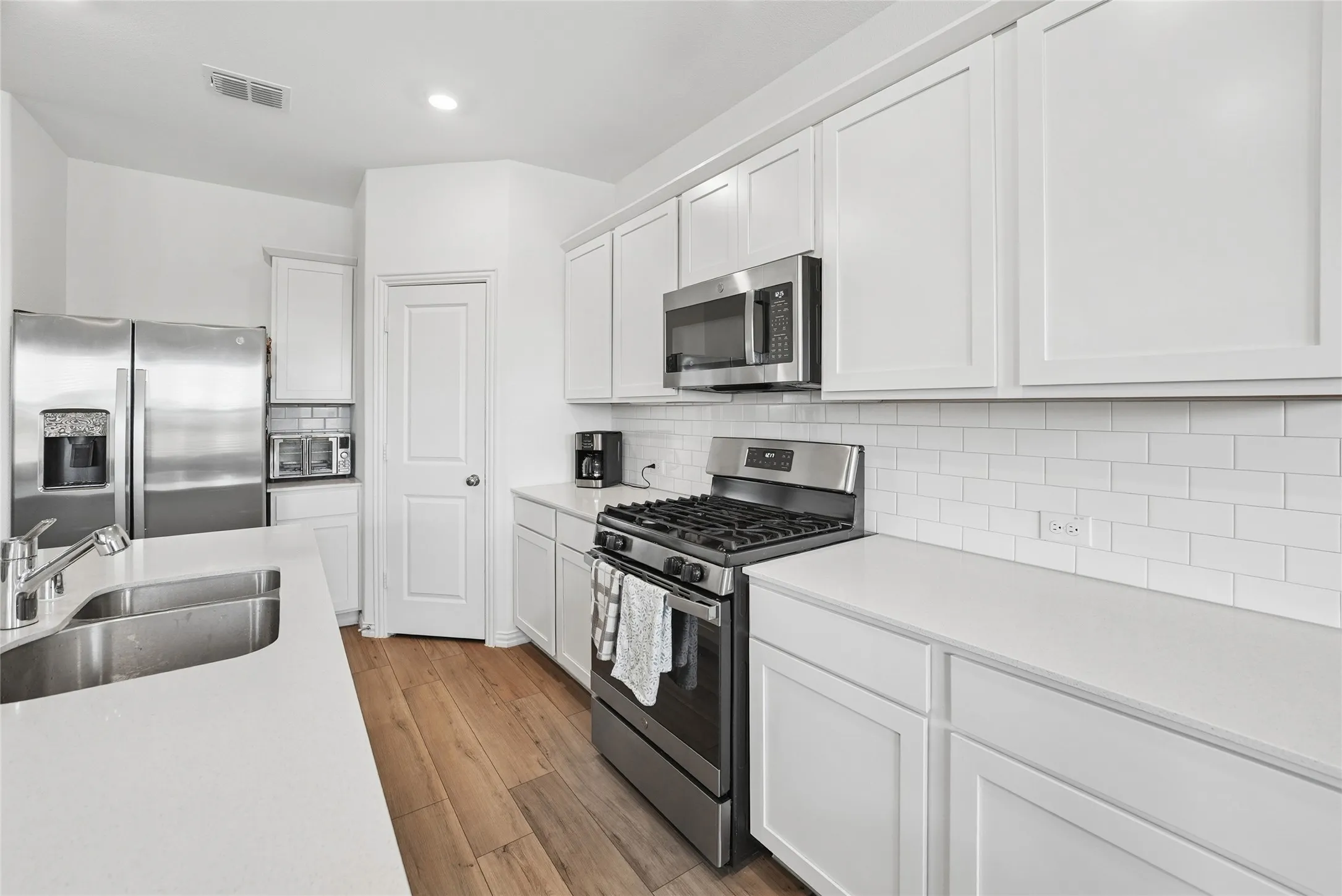 Single Family Residence For Sale in Rockwall County , 925 Garner Drive, Fate, Texas 75087, 3 Bedrooms, 2 Bathrooms, 2 Garage spaces, 1,630 Sqft, built in 2023, Preowned, Price $330,000, mls#21231178, Real Estate Agent in Fate, Homes For Sale in Rockwall county, Homes For Sale in Fate, Realtor in Fate Texas, Real Estate Brokerage Independent Realty Texas, Luminita Cordes Realtor