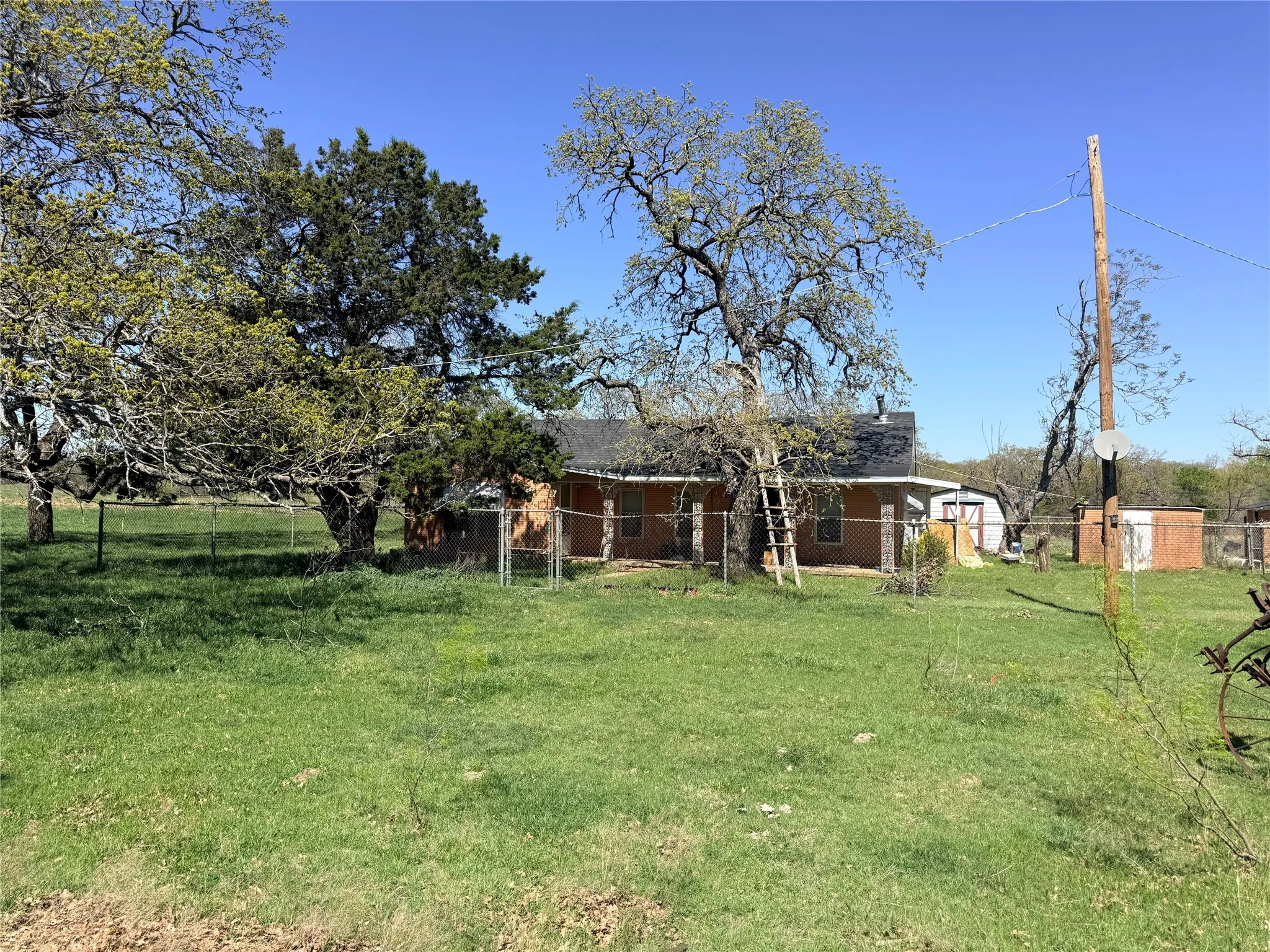 Farm For Sale in Jack County , 421 Erwin, Jacksboro, Texas 76458, 3 Bedrooms, 1 Bathroom, 4 Garage spaces, 1,200 Sqft, built in 1970, Price $795,000, mls#21231655, Real Estate Agent in Jacksboro, Homes For Sale in Jack county, Homes For Sale in Jacksboro, Realtor in Jacksboro Texas, Real Estate Brokerage Independent Realty Texas, Luminita Cordes Realtor