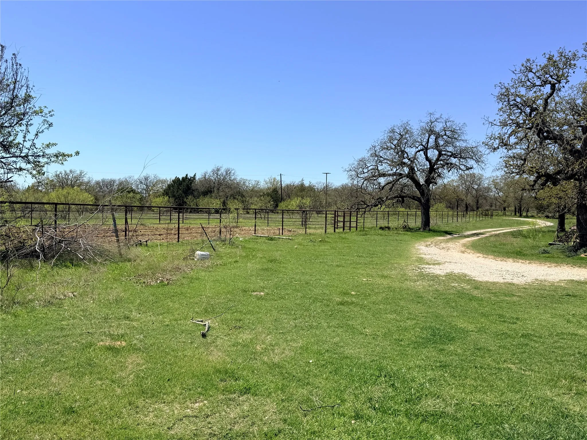 Farm For Sale in Jack County , 421 Erwin, Jacksboro, Texas 76458, 3 Bedrooms, 1 Bathroom, 4 Garage spaces, 1,200 Sqft, built in 1970, Price $795,000, mls#21231655, Real Estate Agent in Jacksboro, Homes For Sale in Jack county, Homes For Sale in Jacksboro, Realtor in Jacksboro Texas, Real Estate Brokerage Independent Realty Texas, Luminita Cordes Realtor