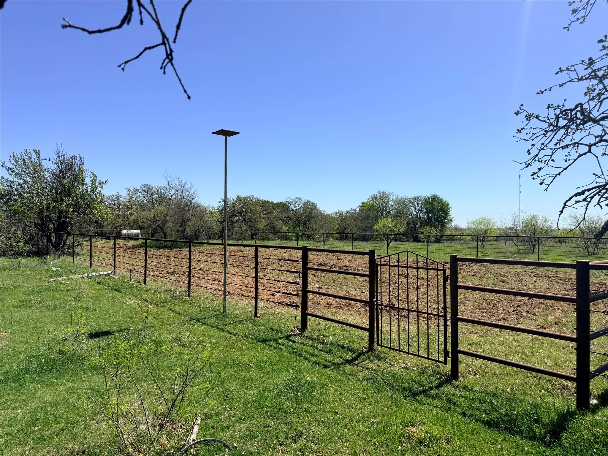 Farm For Sale in Jack County , 421 Erwin, Jacksboro, Texas 76458, 3 Bedrooms, 1 Bathroom, 4 Garage spaces, 1,200 Sqft, built in 1970, Price $795,000, mls#21231655, Real Estate Agent in Jacksboro, Homes For Sale in Jack county, Homes For Sale in Jacksboro, Realtor in Jacksboro Texas, Real Estate Brokerage Independent Realty Texas, Luminita Cordes Realtor