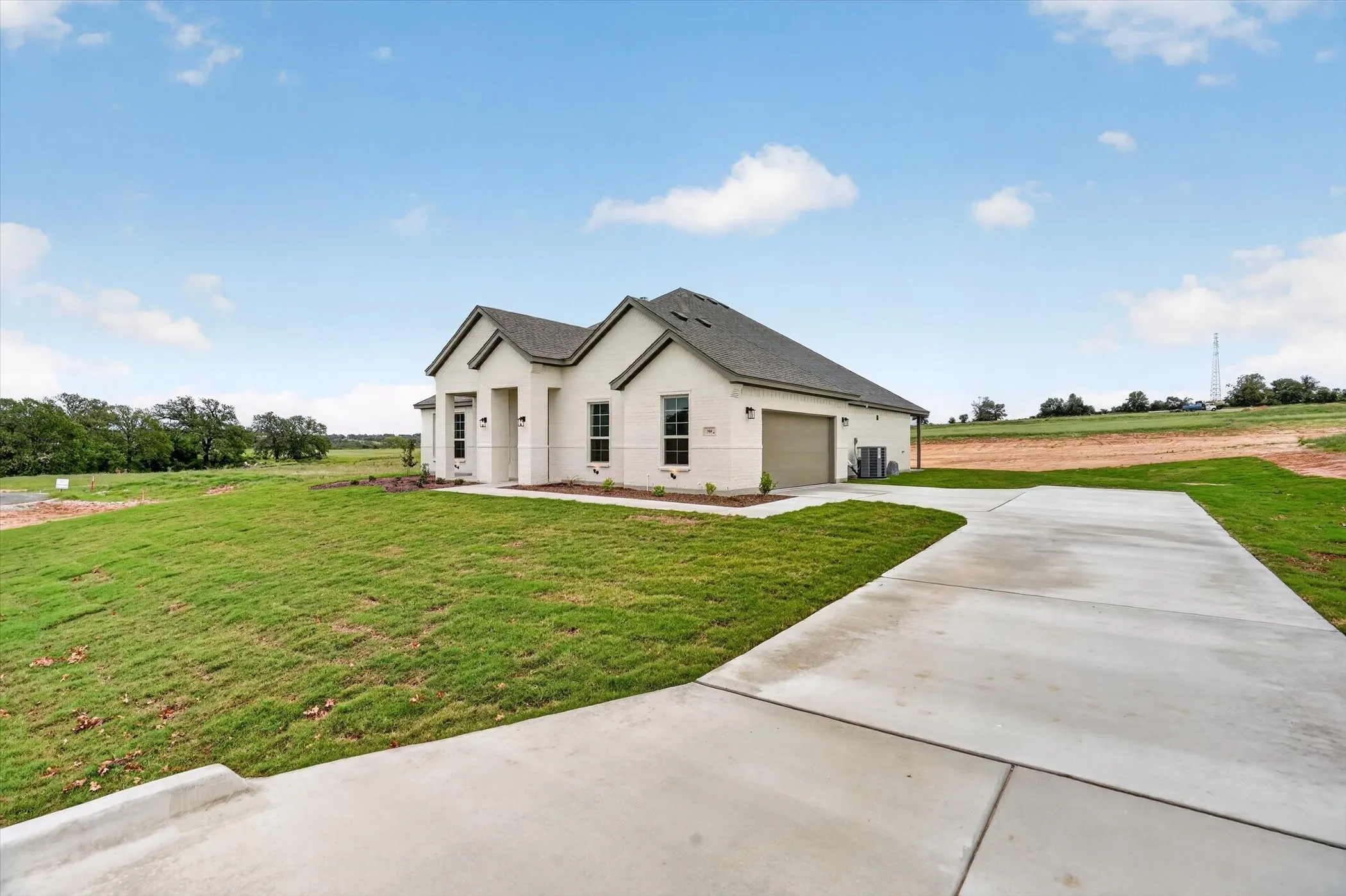 Long Driveway with plenty of parking space!