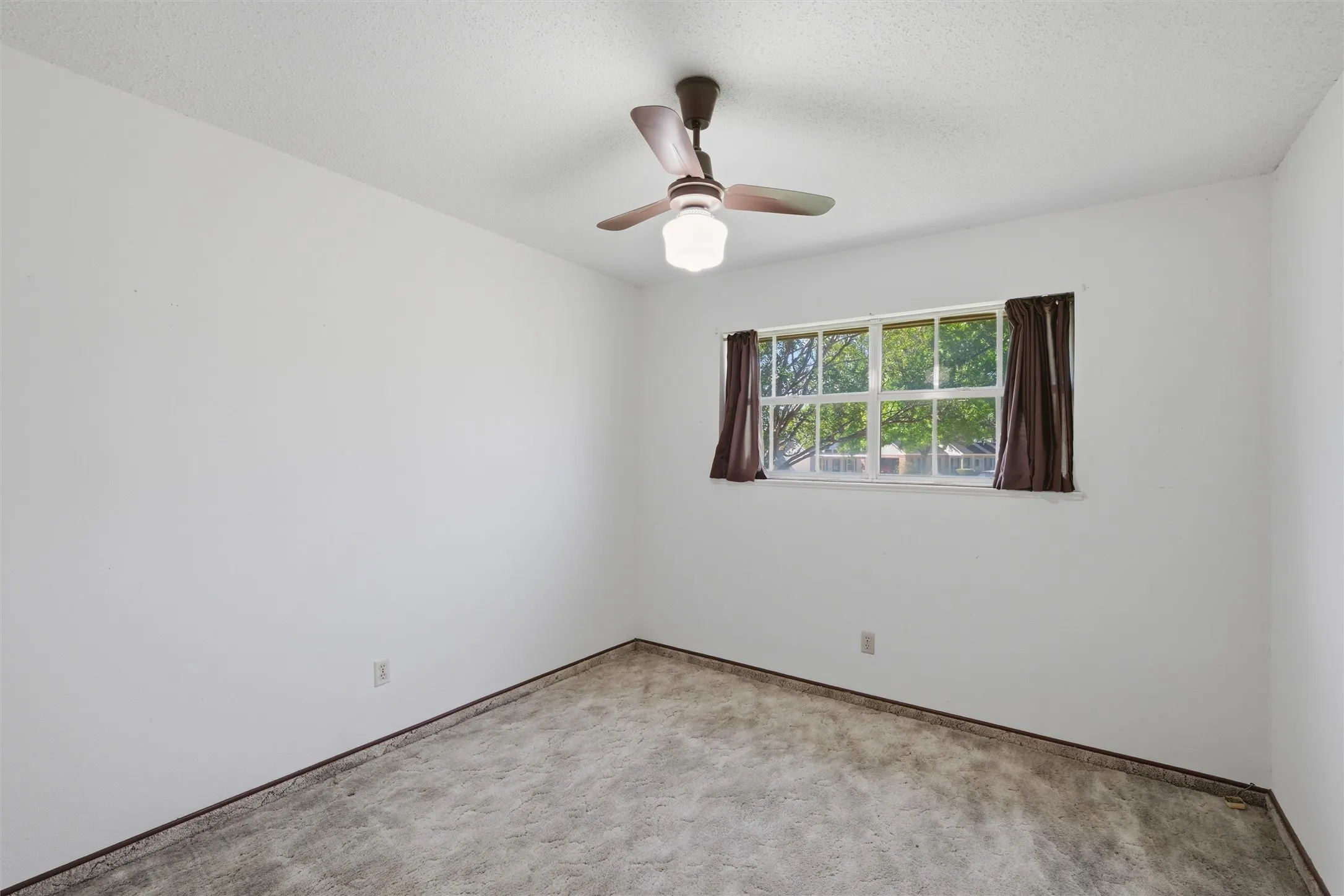 Single Family Residence For Sale in Mc Lennan County , 9321 Tree Lake Drive, Waco, Texas 76708, 3 Bedroom, 2 Bathroom, 2 Garage spaces, 1,883 Sqft, built in 1975, mls#21231722, Real Estate Agent in Waco, Homes For Sale in Mc Lennan county, Homes For Sale in Waco, Realtor in Waco Texas, Real Estate Brokerage Independent Realty Texas, Luminita Cordes Realtor