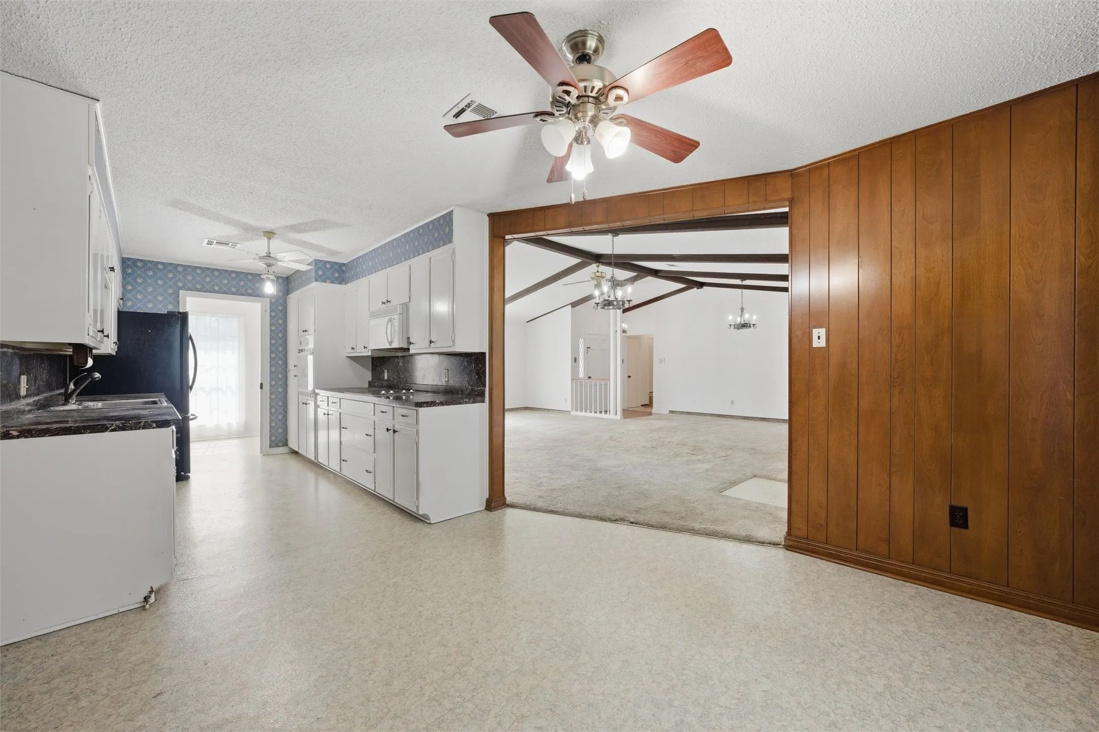 Single Family Residence For Sale in Mc Lennan County , 9321 Tree Lake Drive, Waco, Texas 76708, 3 Bedroom, 2 Bathroom, 2 Garage spaces, 1,883 Sqft, built in 1975, mls#21231722, Real Estate Agent in Waco, Homes For Sale in Mc Lennan county, Homes For Sale in Waco, Realtor in Waco Texas, Real Estate Brokerage Independent Realty Texas, Luminita Cordes Realtor